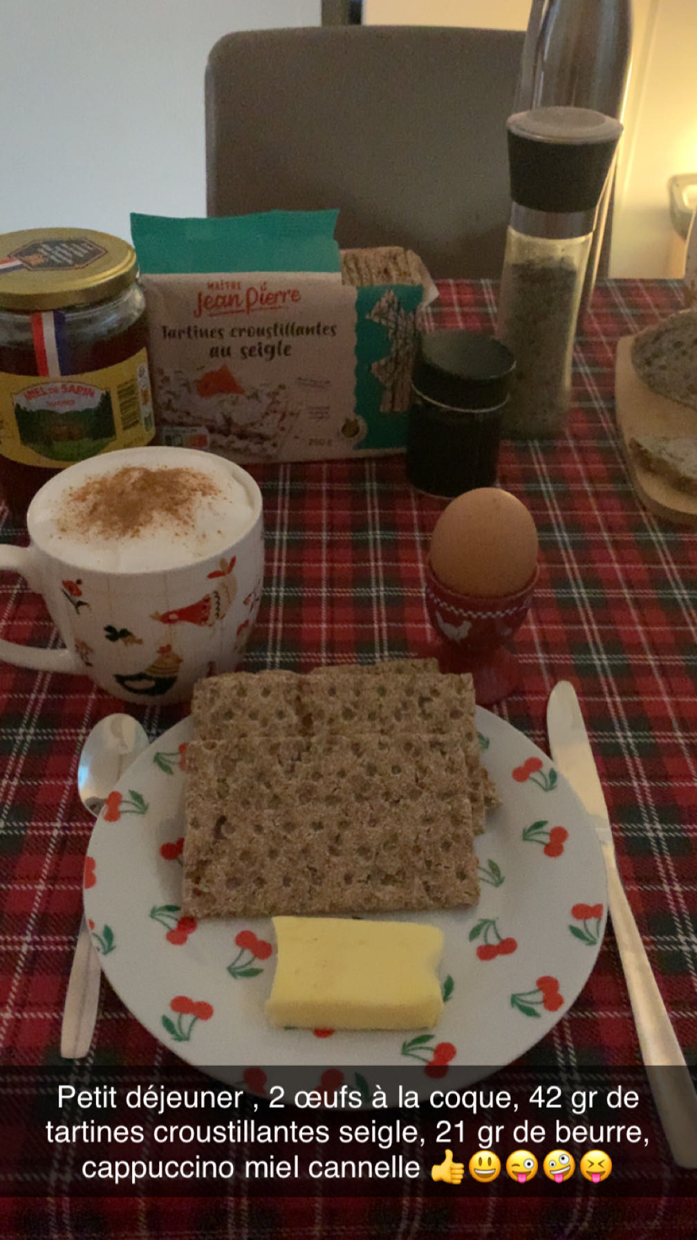 Petit déjeuner œufs tartines