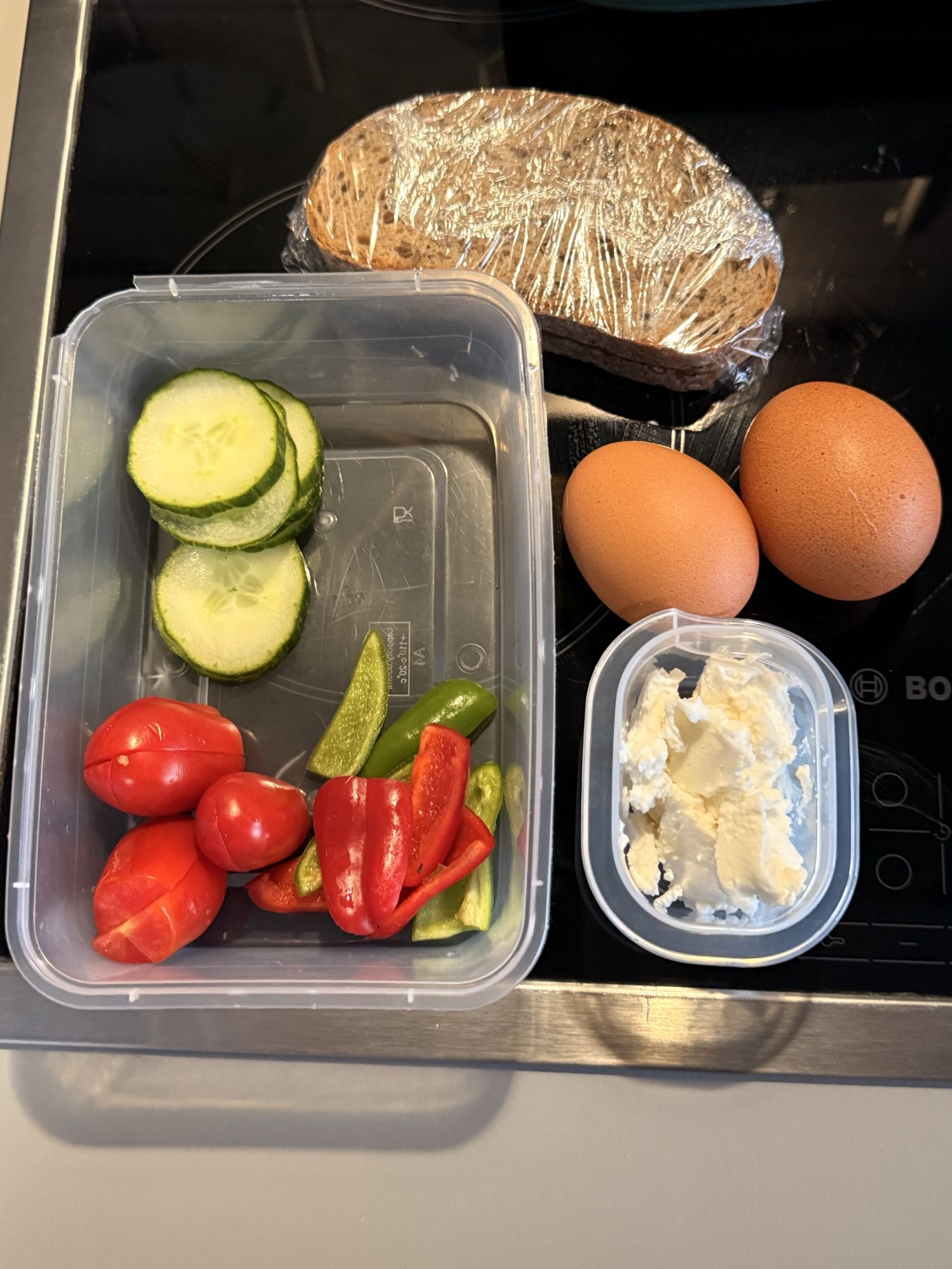 Mic dejun cu legume și ouă