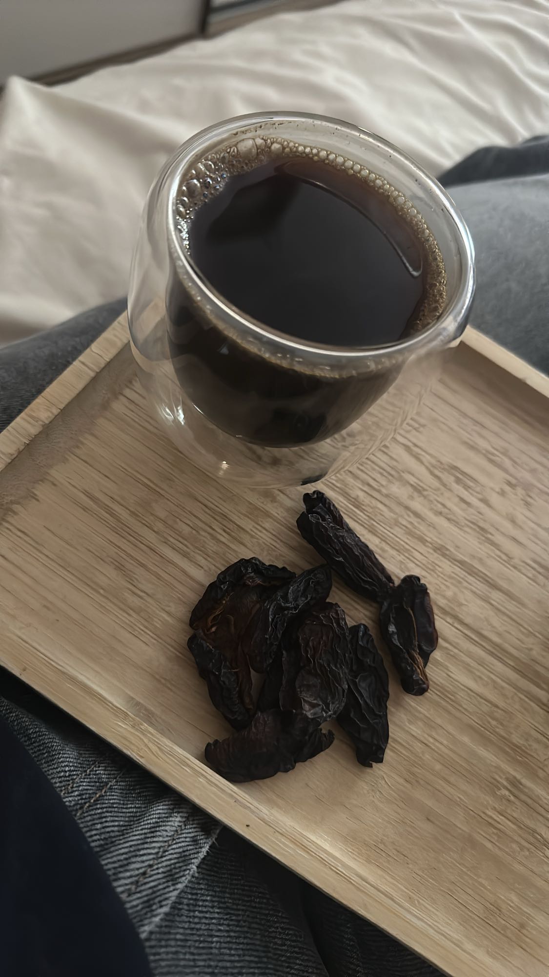 чёрный кофе и чернослив