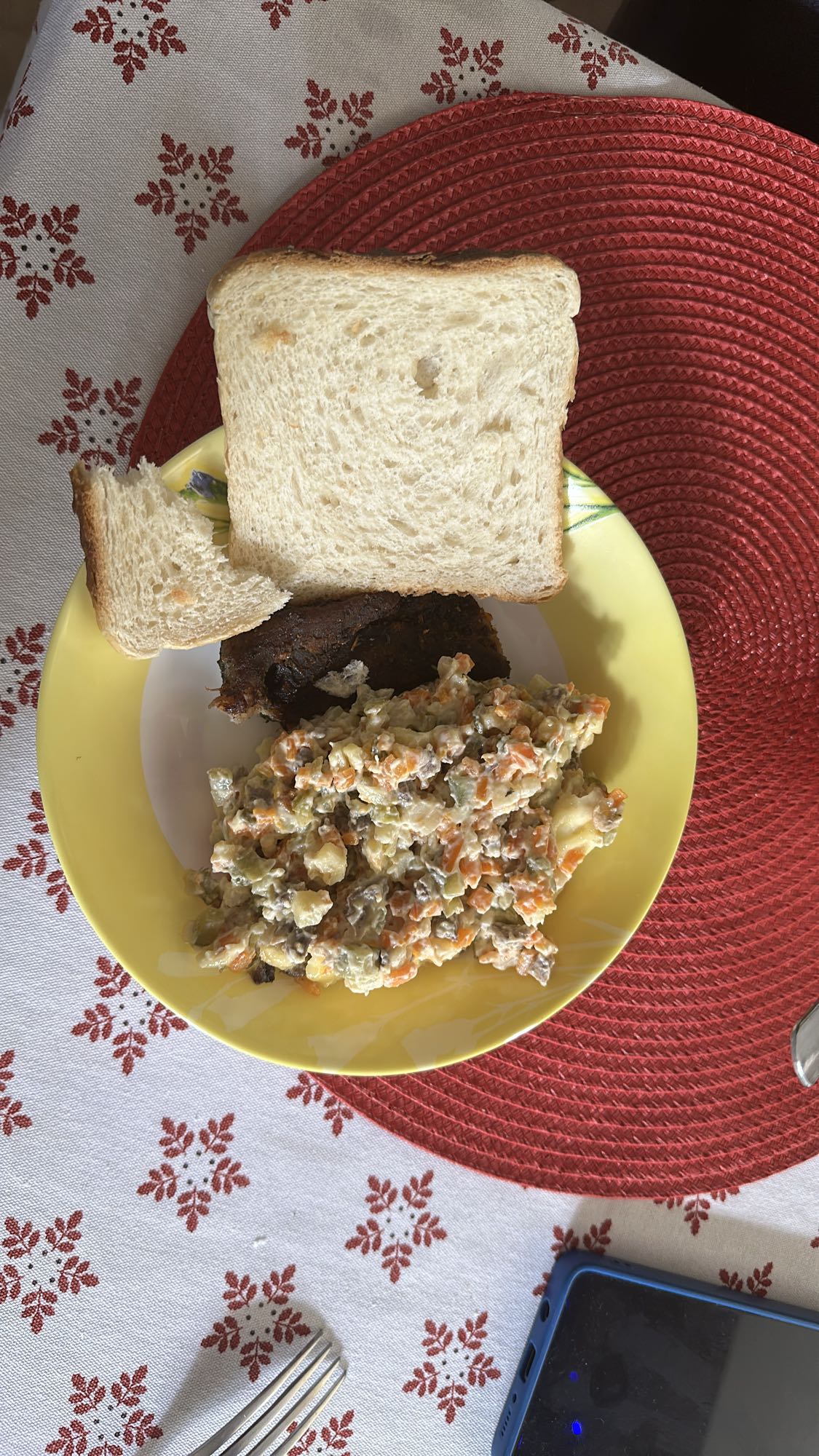 Salată boeuf cu pâine