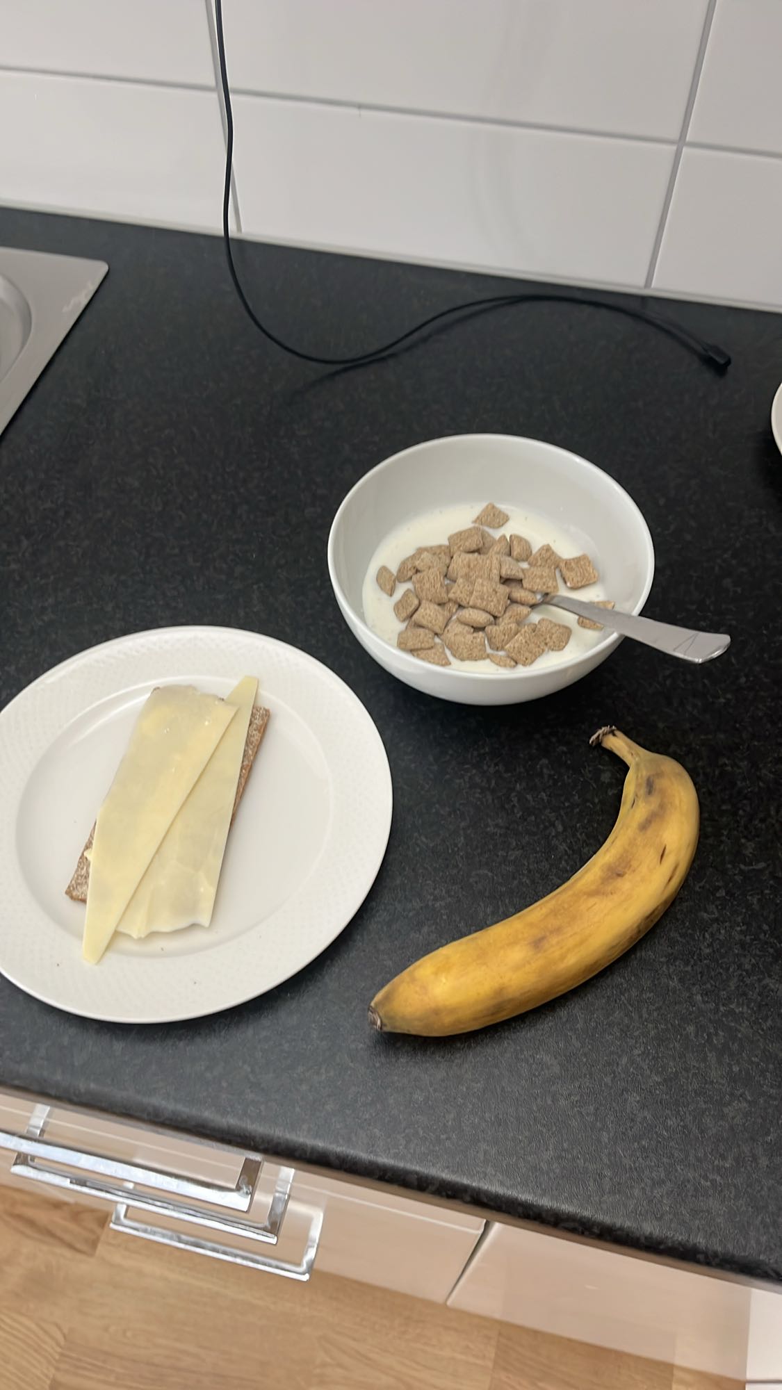 Frukost med banan & knäckebröd