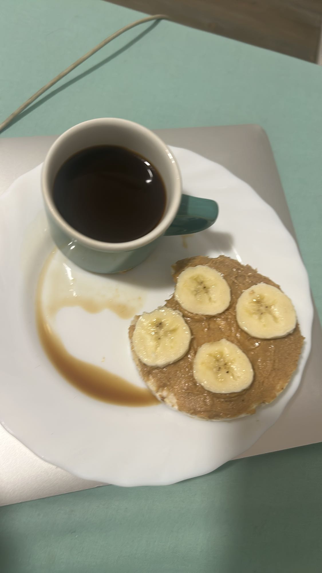 Galette riz, banane, café