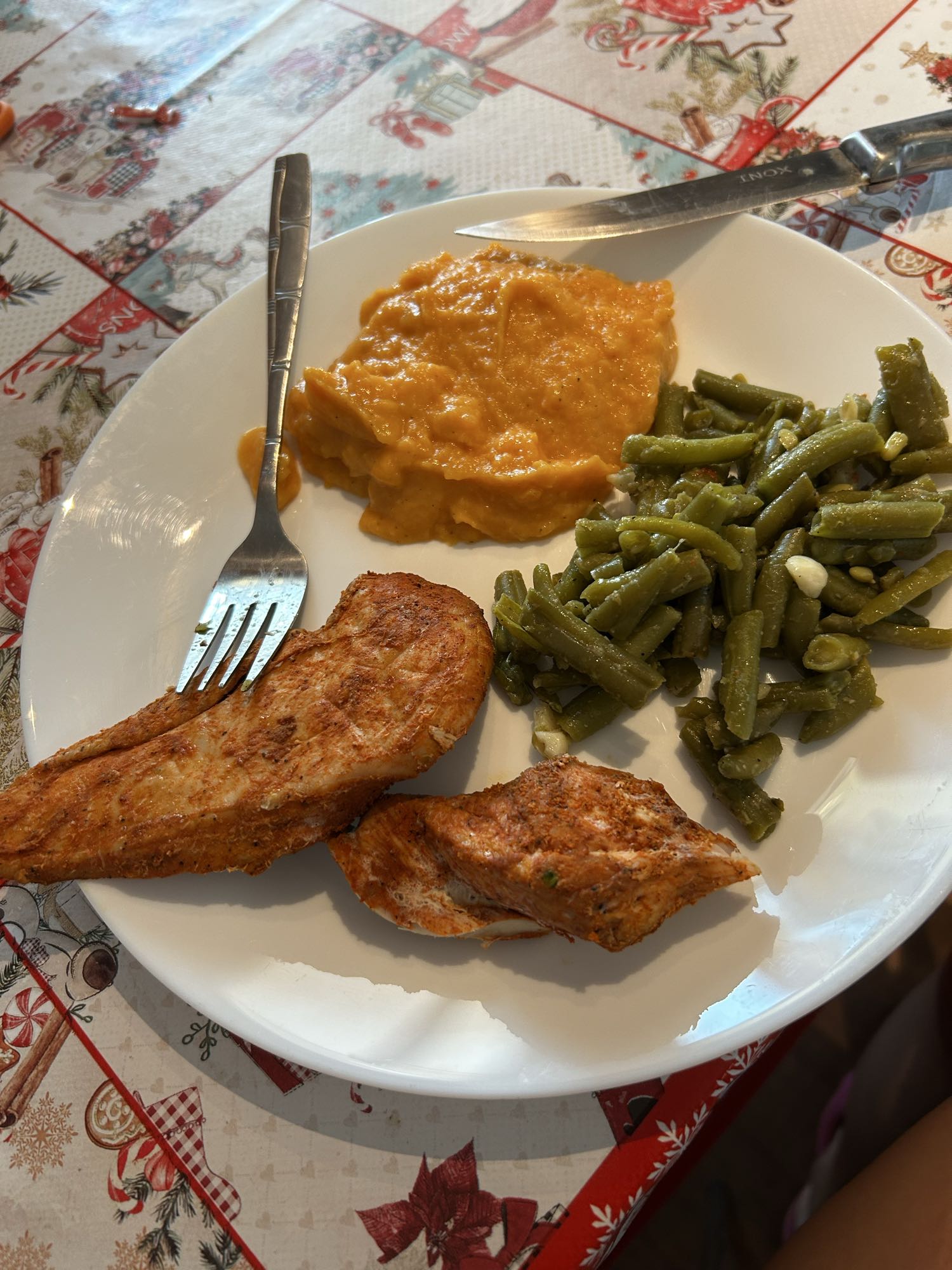 Piept de pui la cuptor cu piure și păstăi