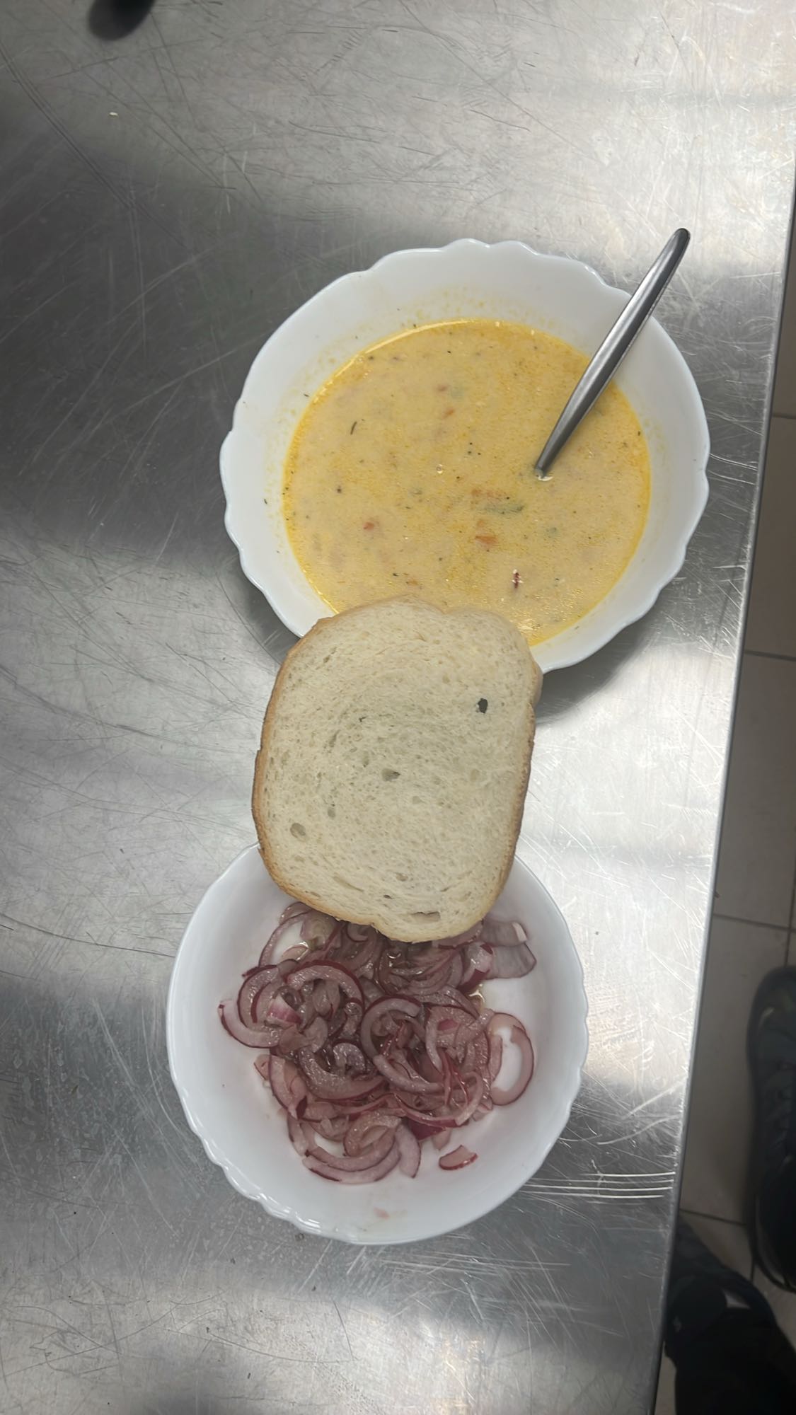 Supă cu pâine și ceapă