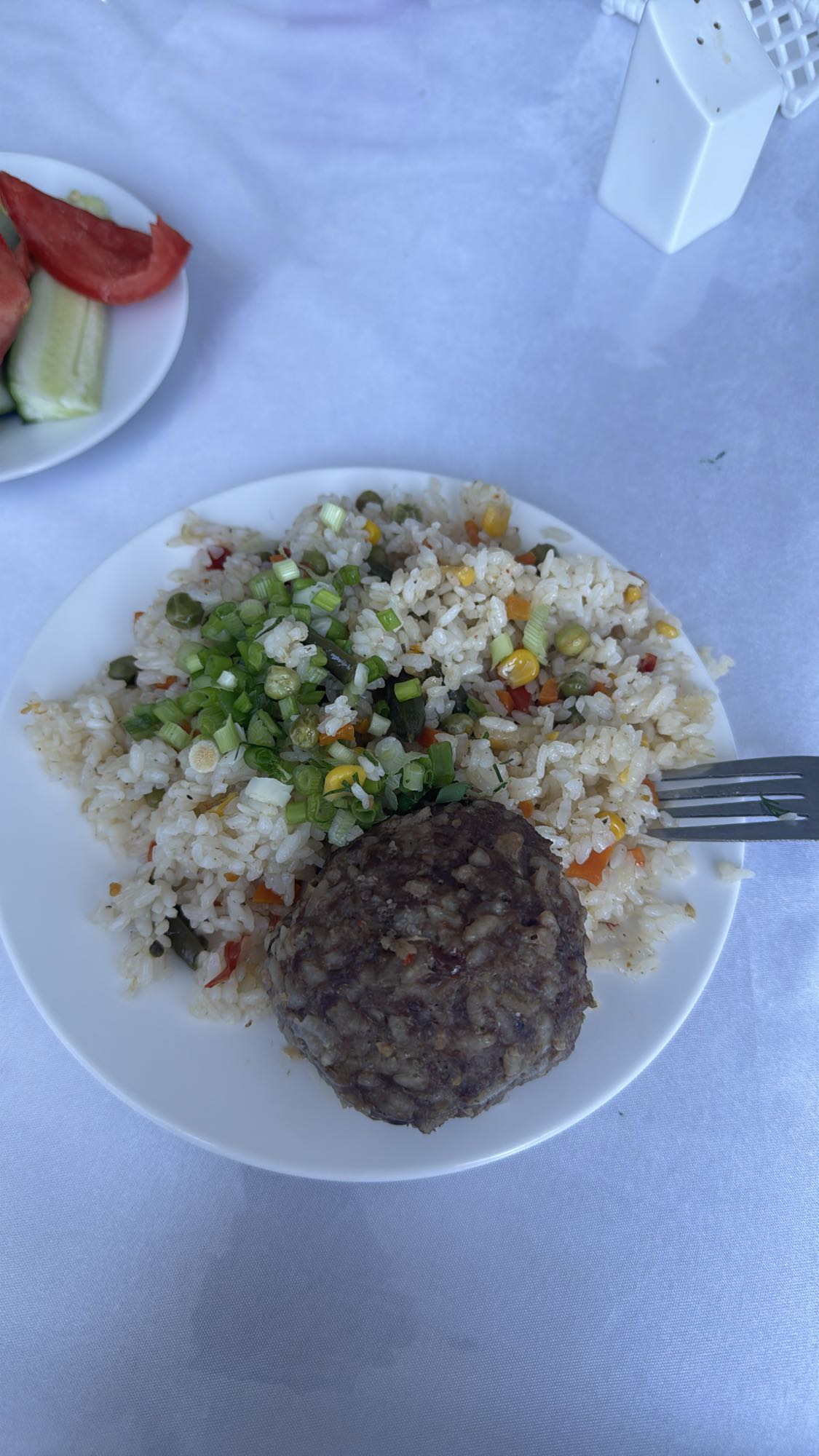 рис с овощами и котлета