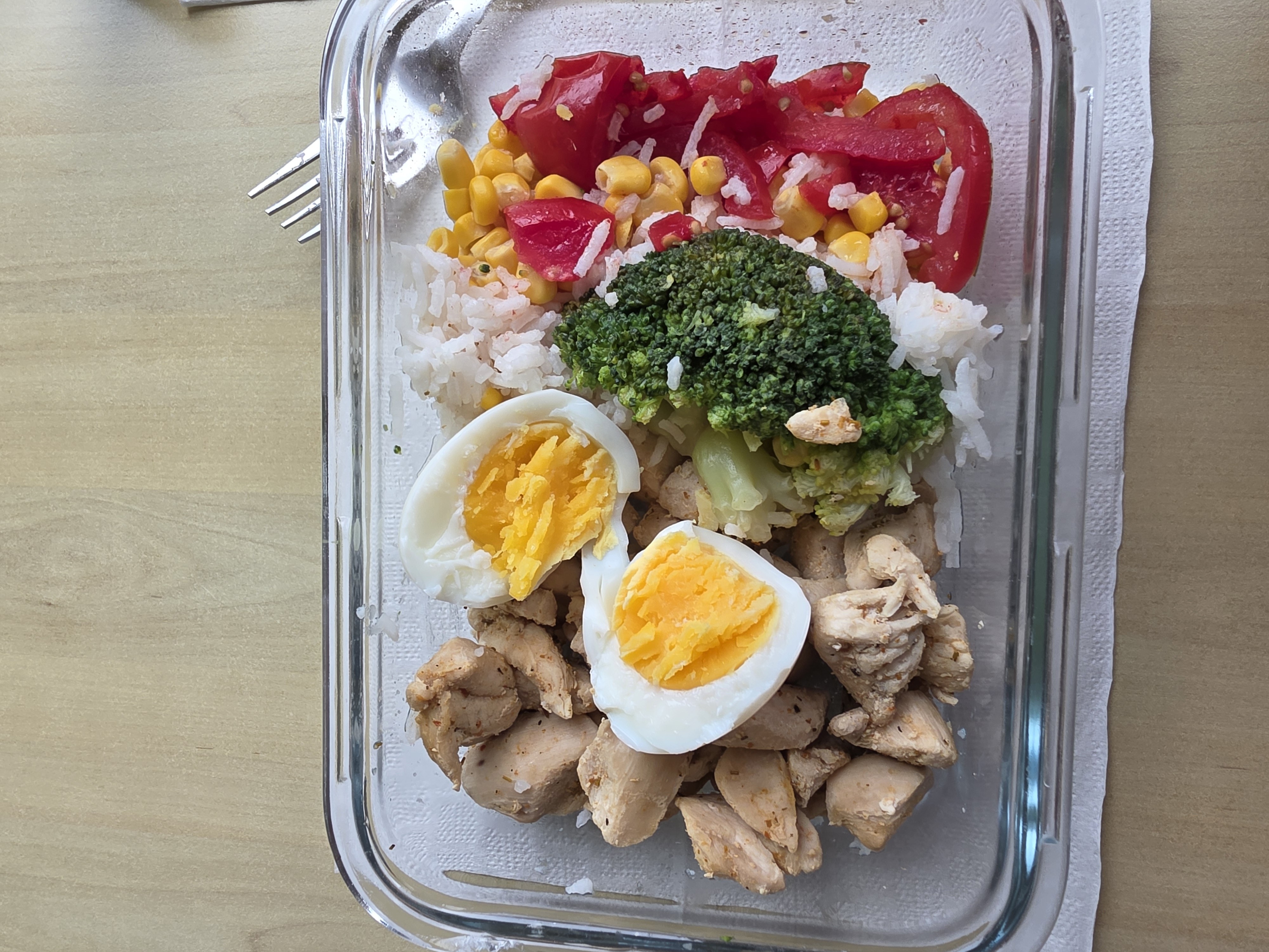 Pollo con arroz y huevo