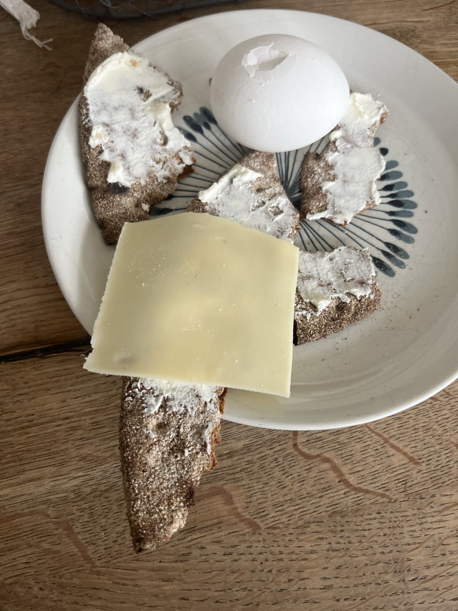 Knäckebröd med ägg & ost