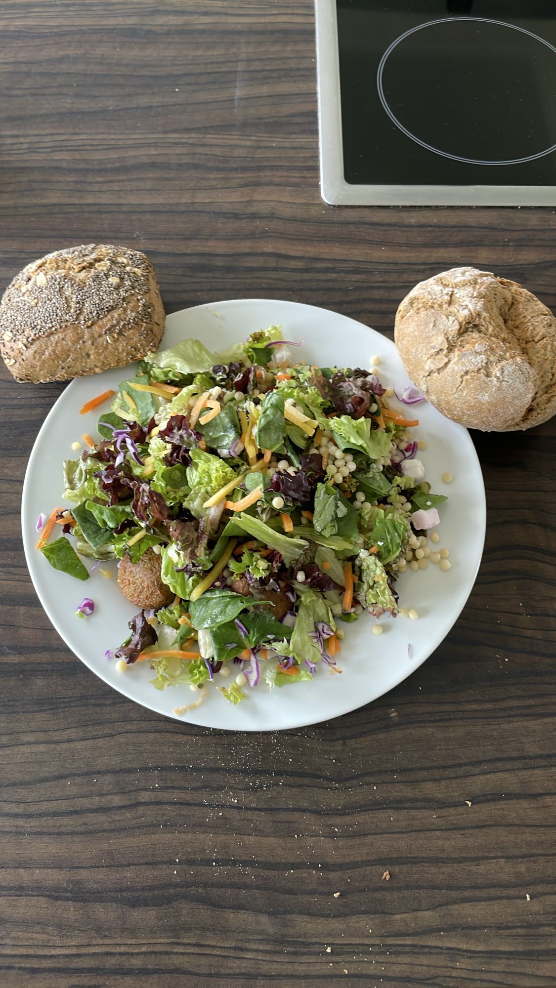 Falafel salad with bread