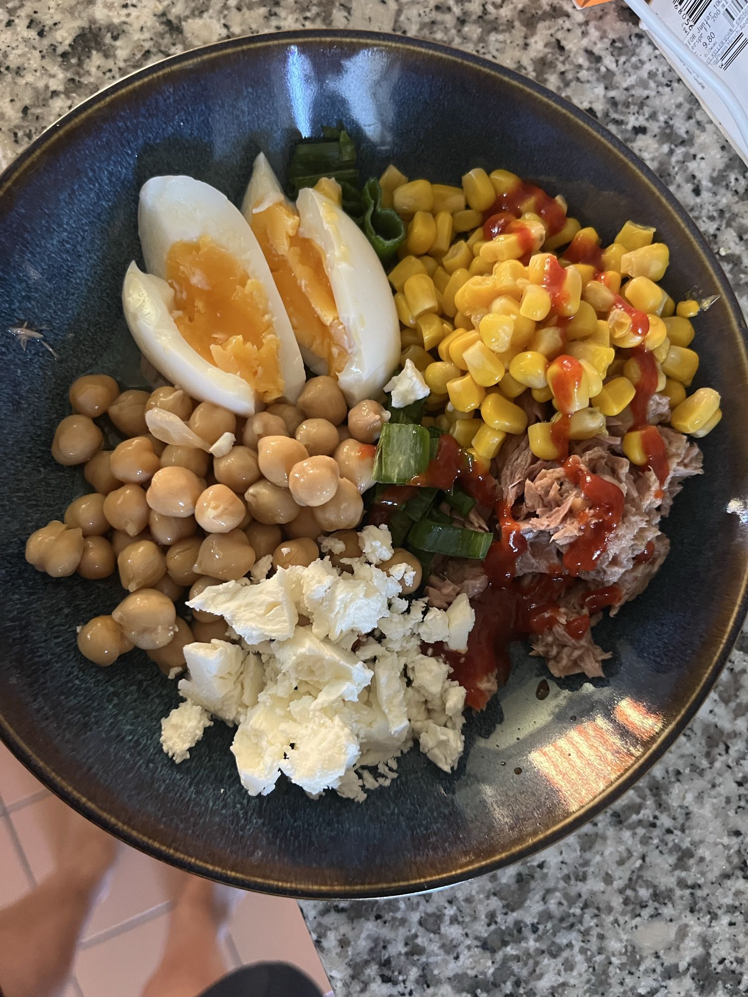 Tonfiskskål med ägg