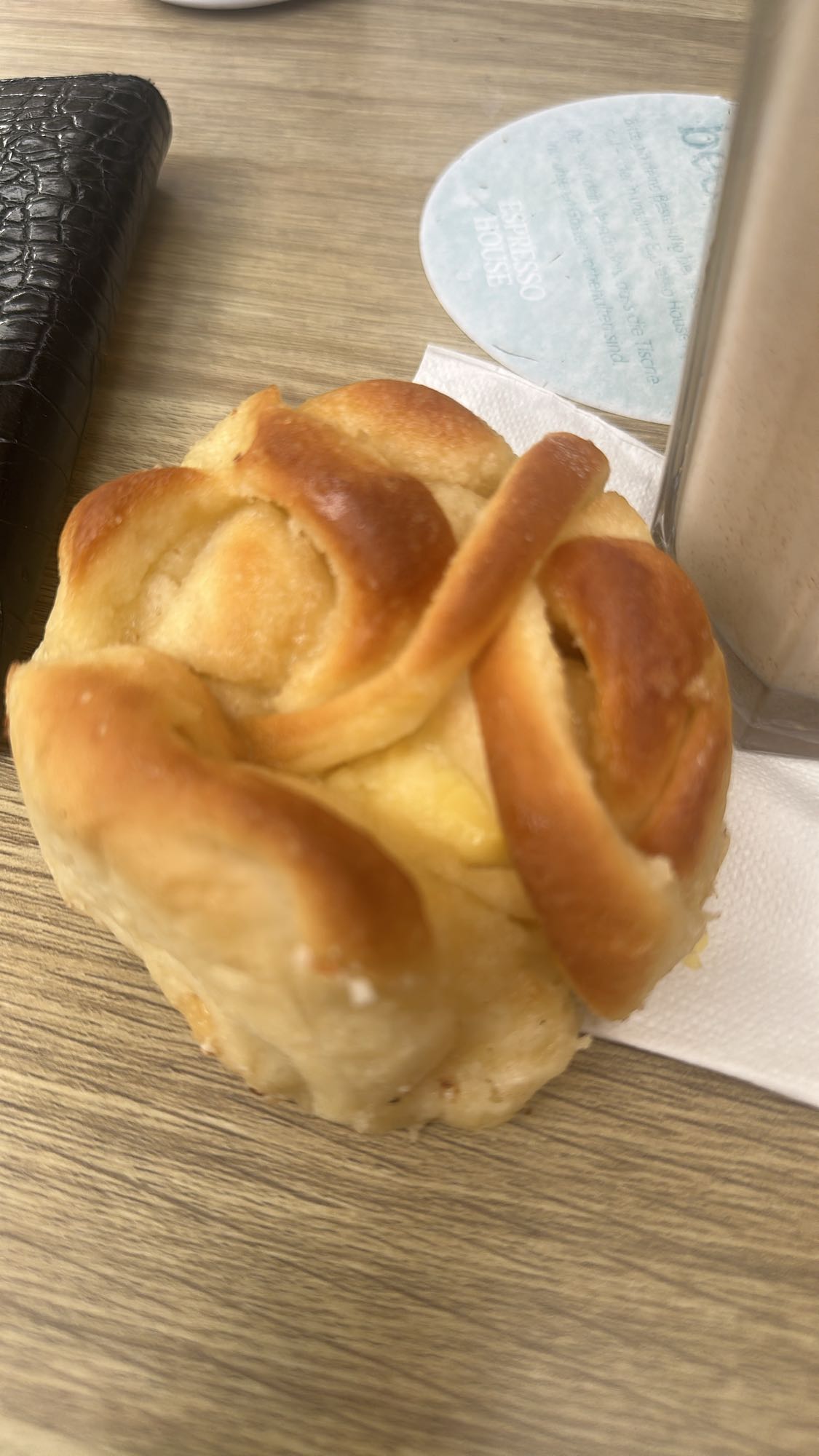 Sweet pastry bun