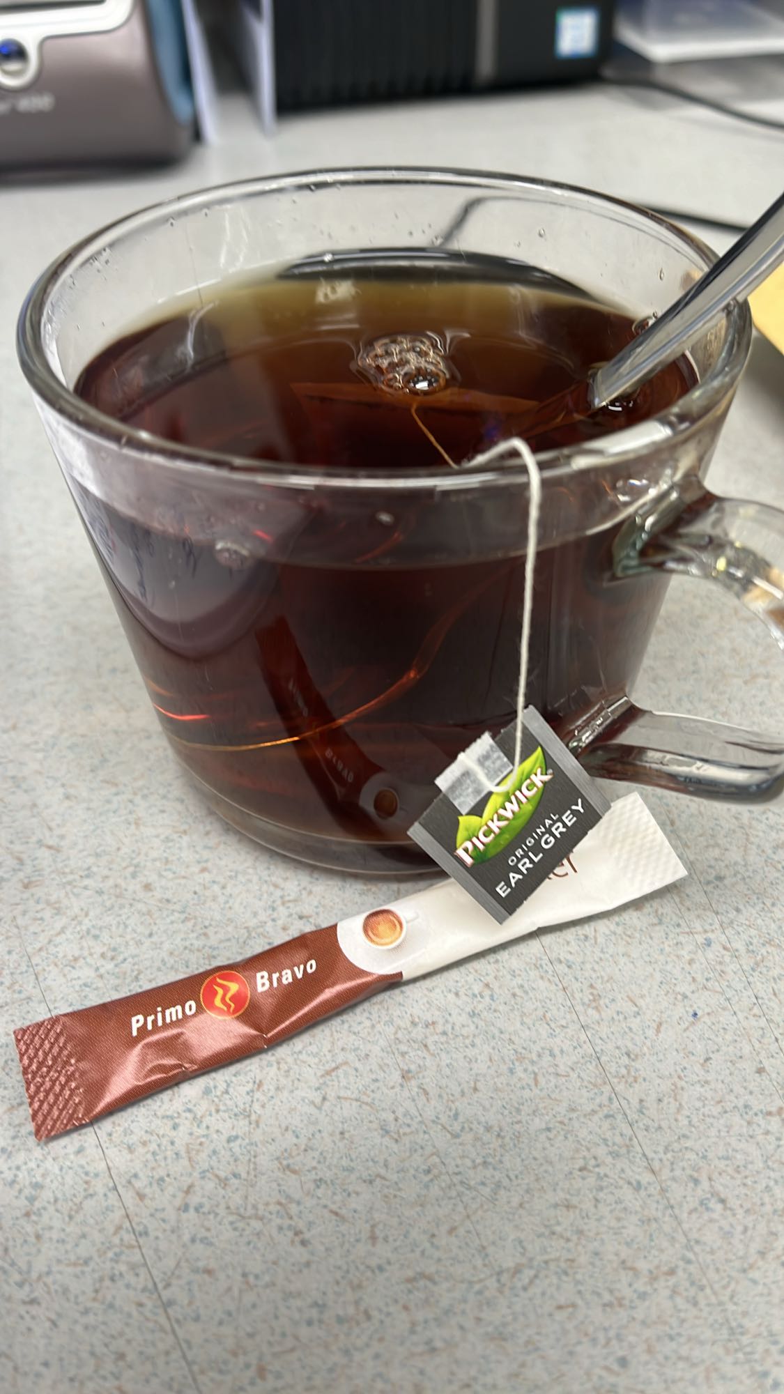 Earl Grey thee met suiker