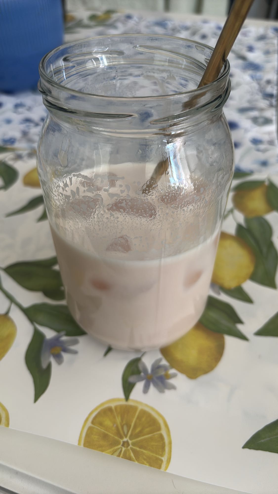 truskawkowe mleko na lodzie