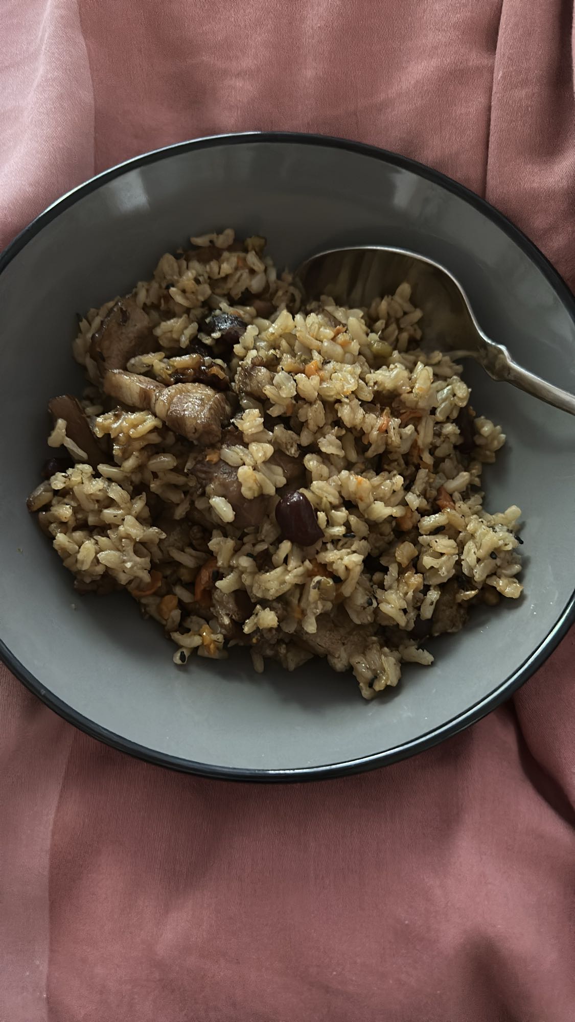 Pilav mit Fleisch und Gemüse