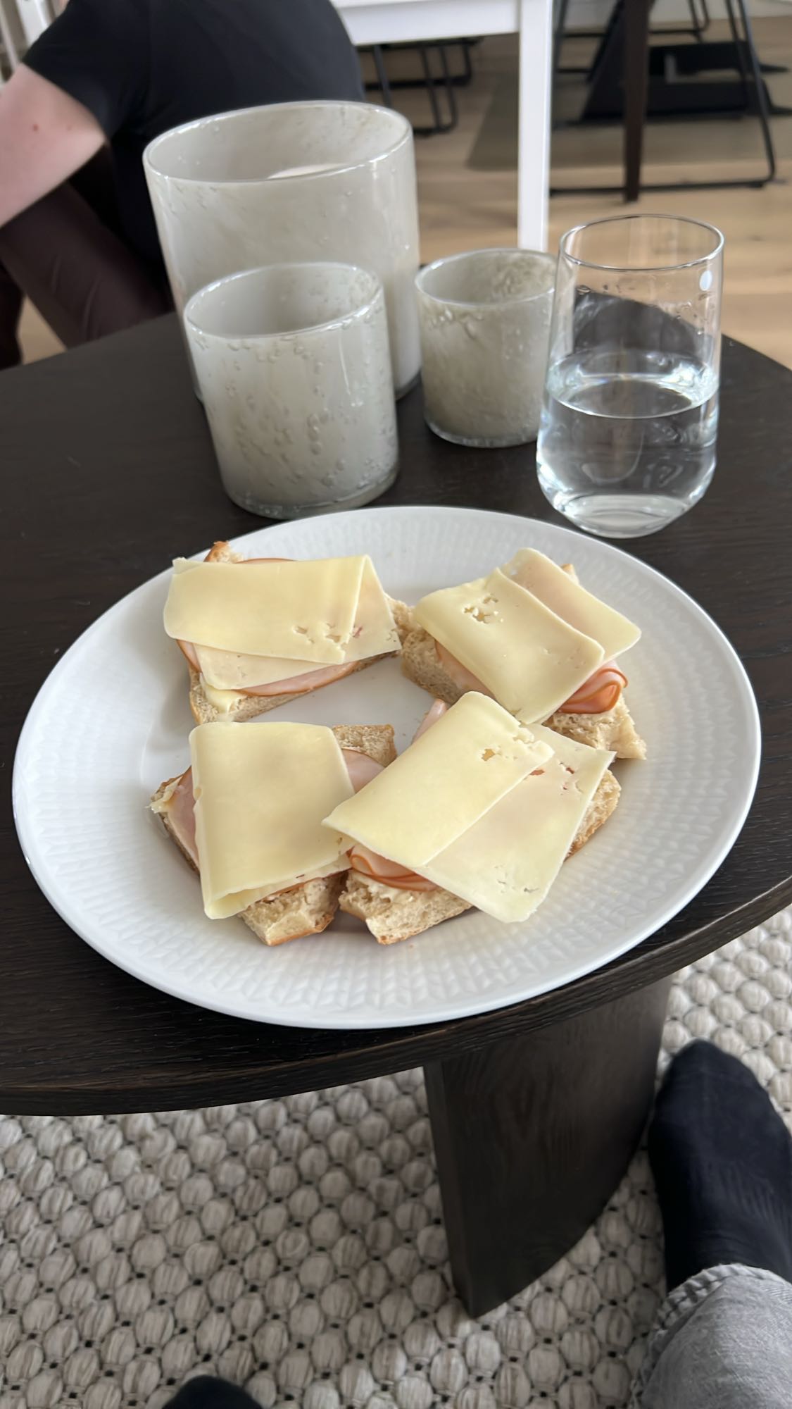 Hemgjorda smörgåsar med kalkon och ost