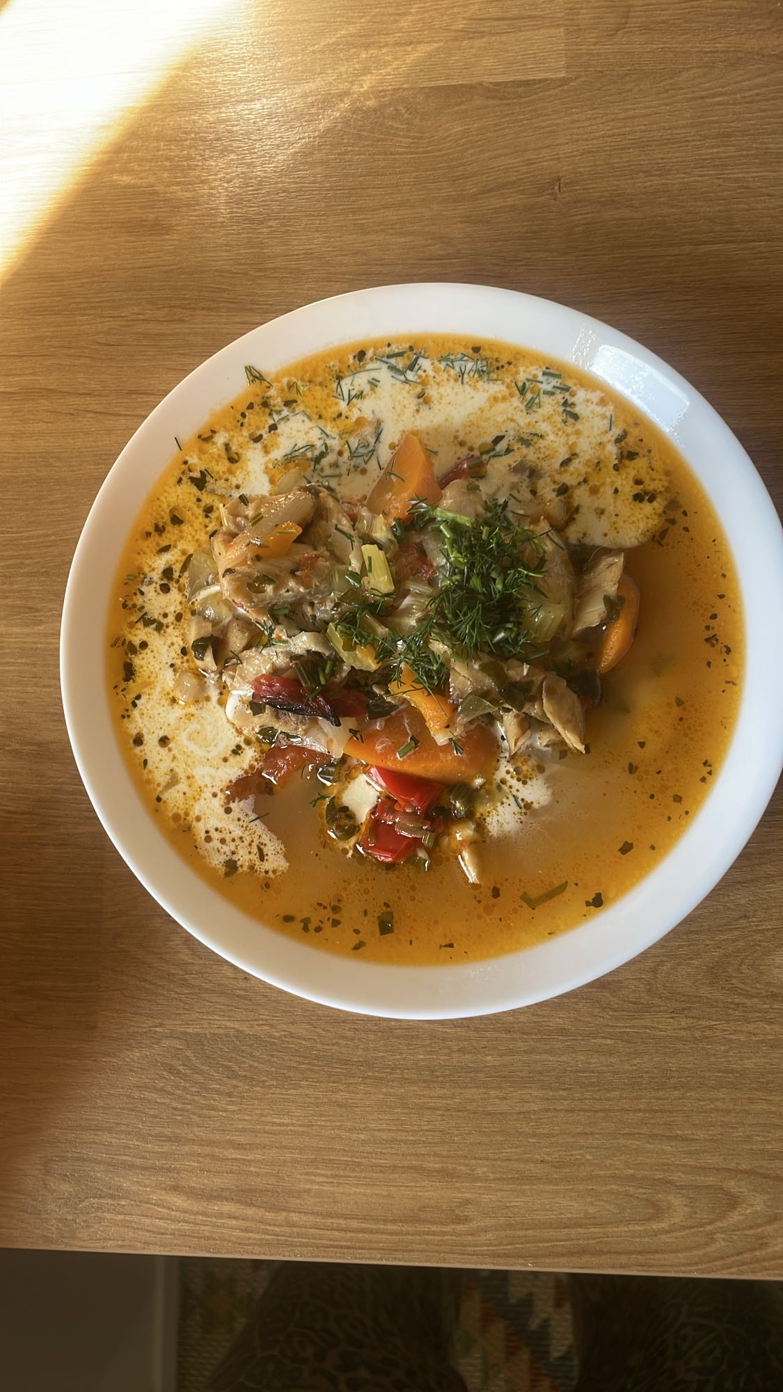 Zupa rybna z pieczoną miruną i warzywami