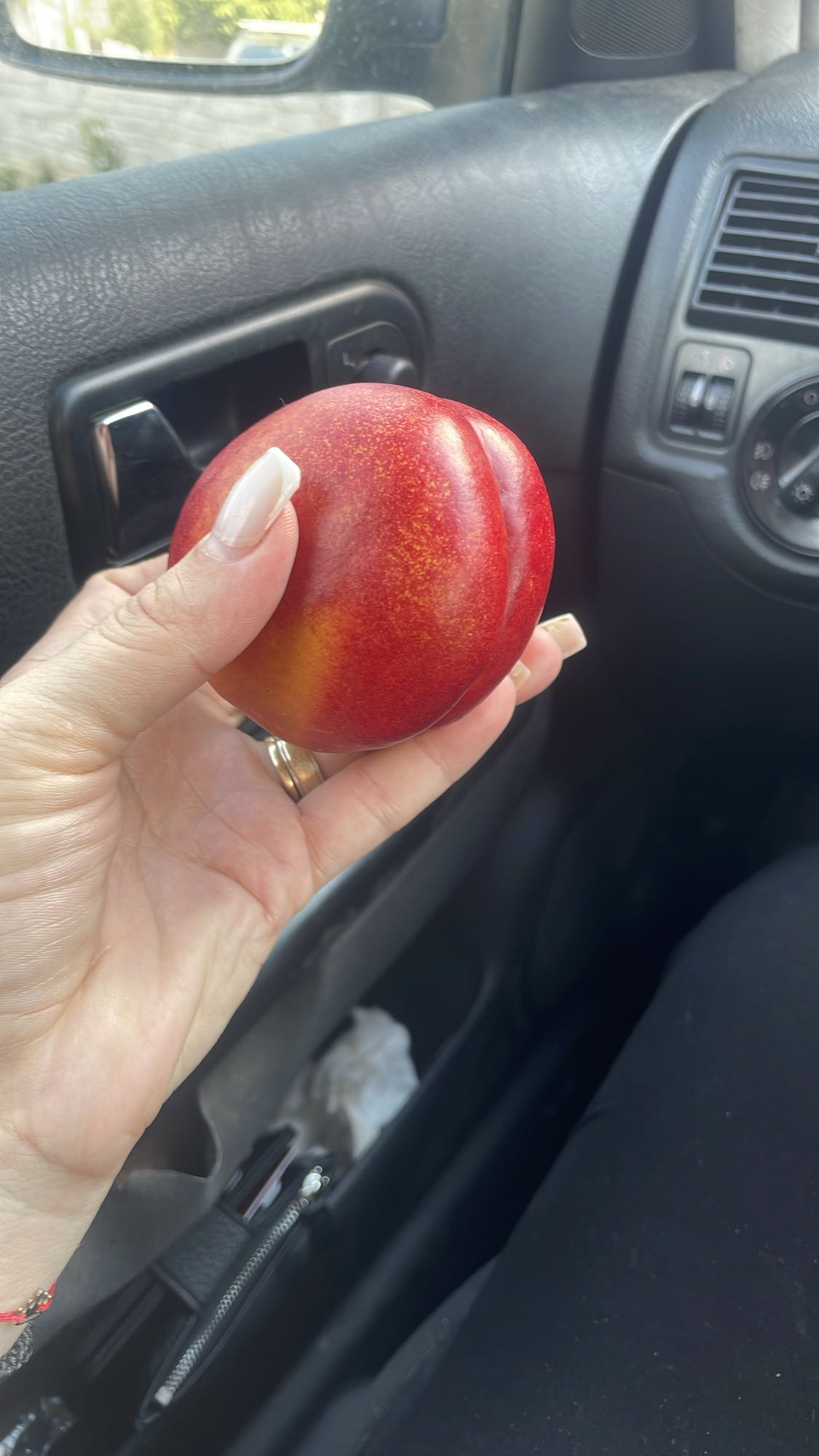 Nectarina proaspătă