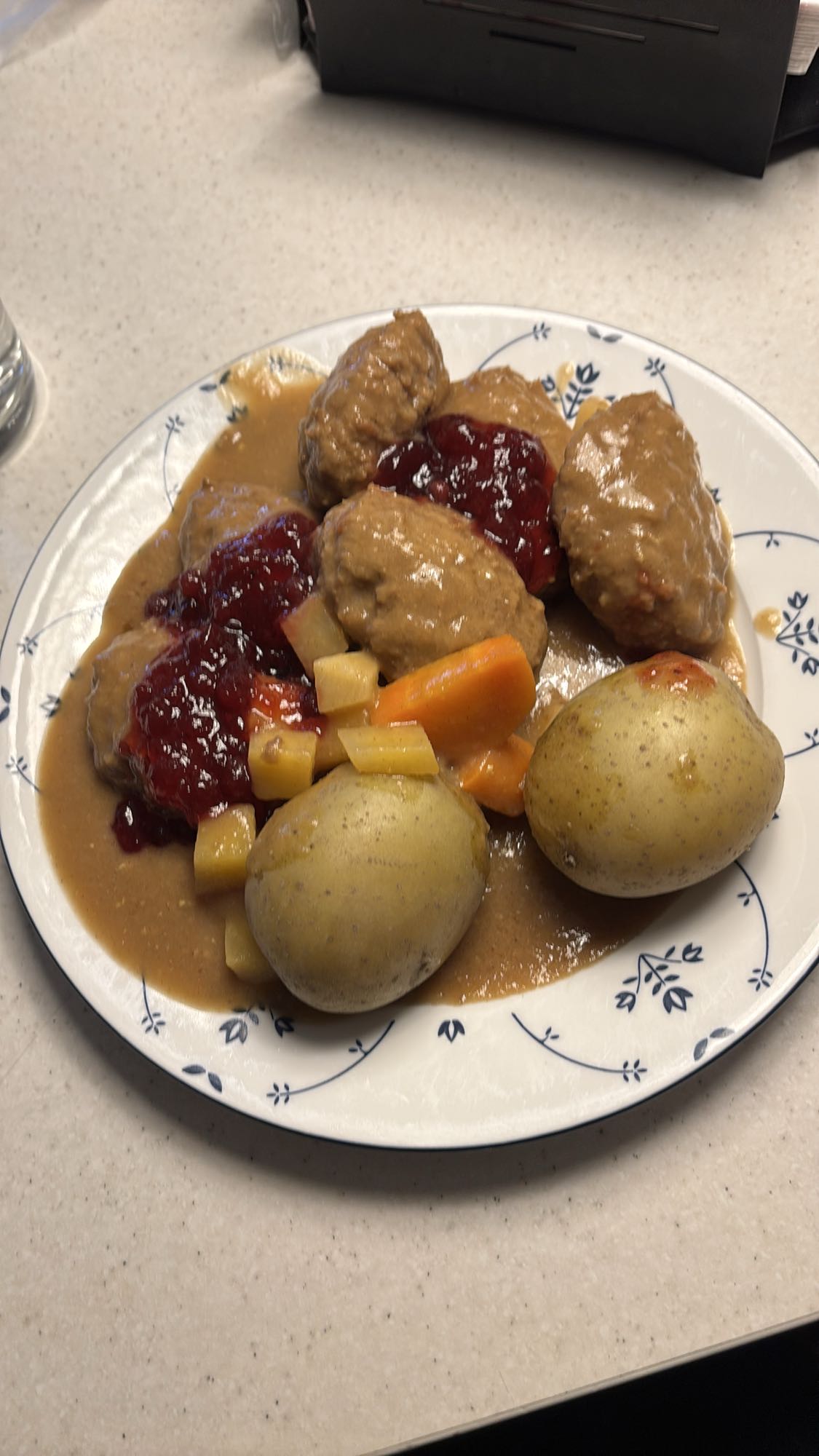 Kjøttkaker med poteter