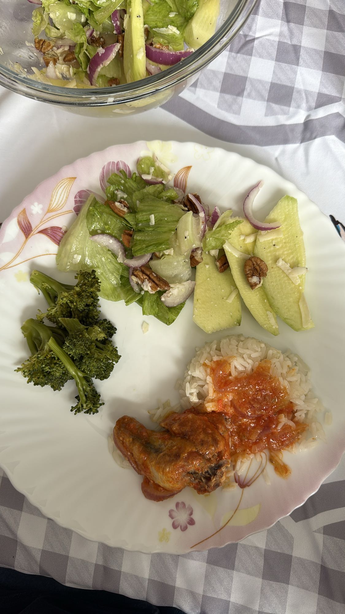 Frango com arroz e salada