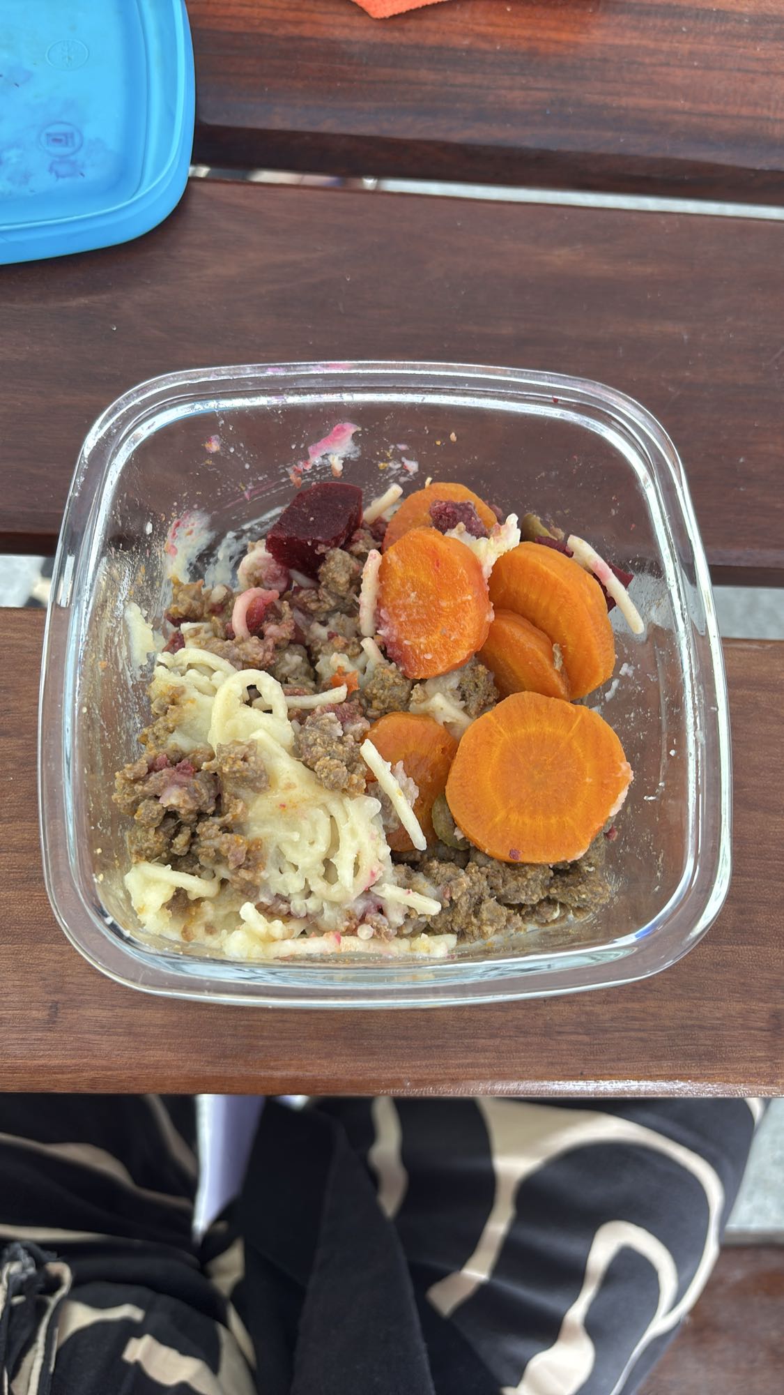Macarrão com carne e legumes