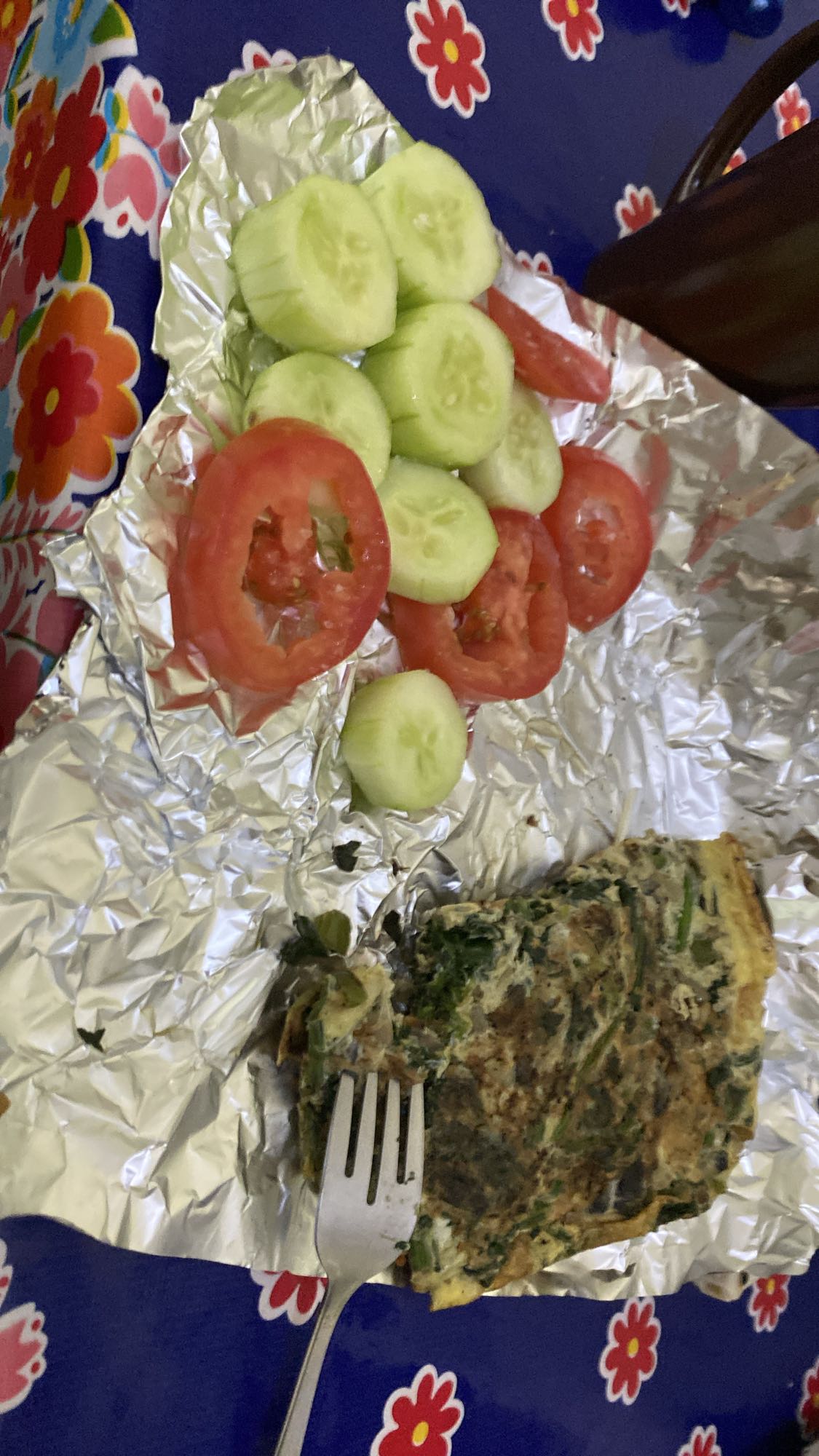 Tortilla con ensalada fresca