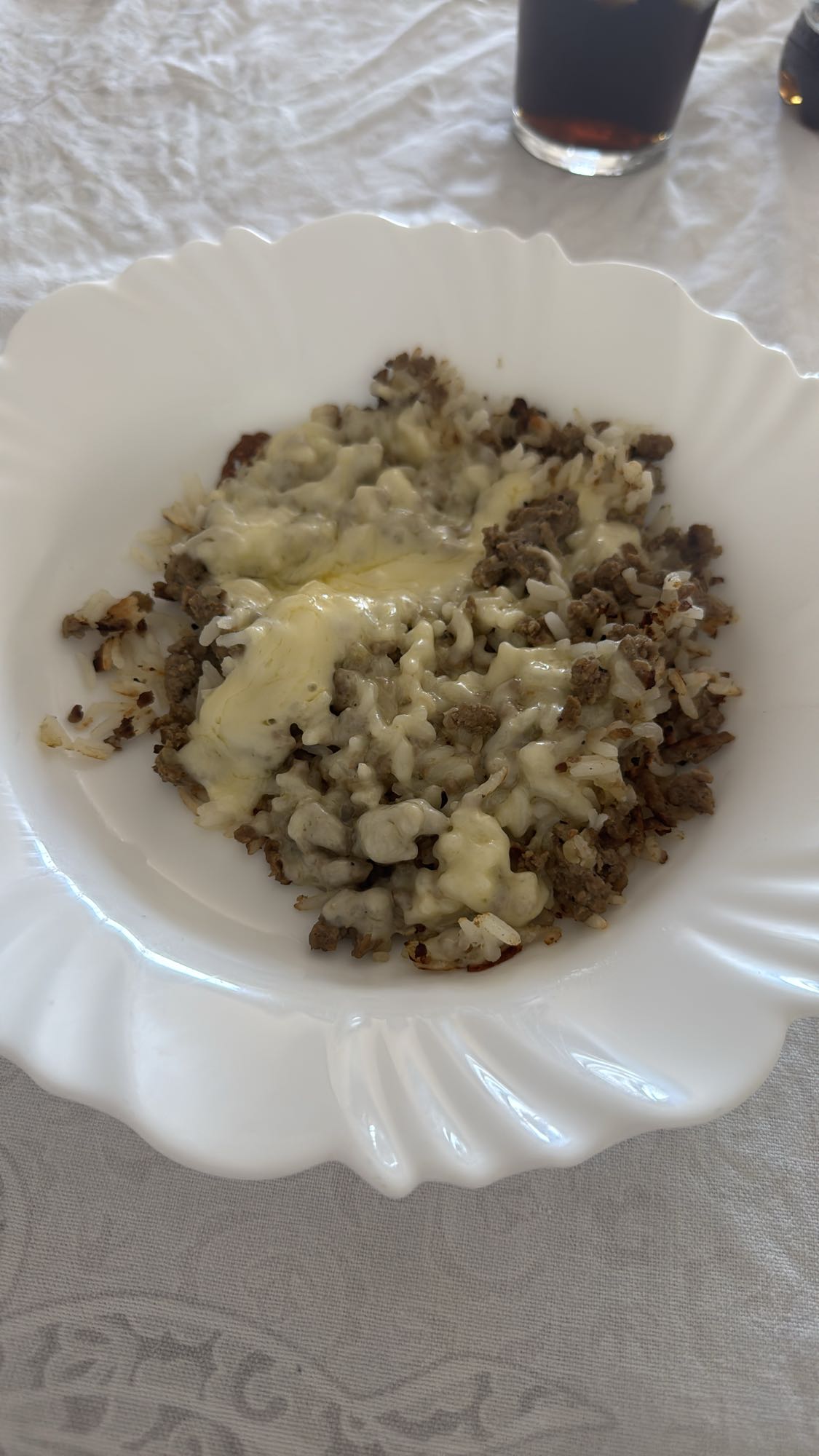 Arroz com carne e queijo