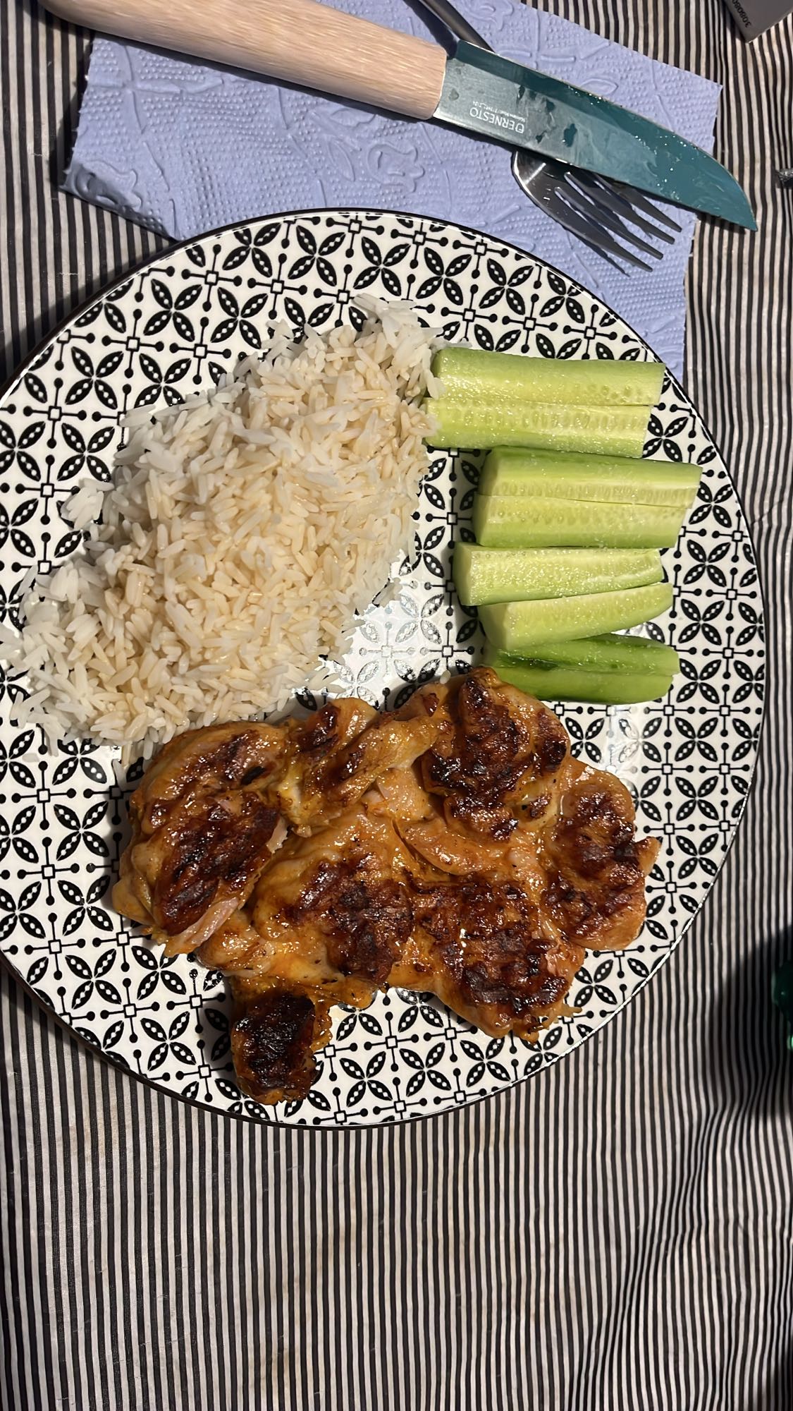 Пилешко с ориз и краставица