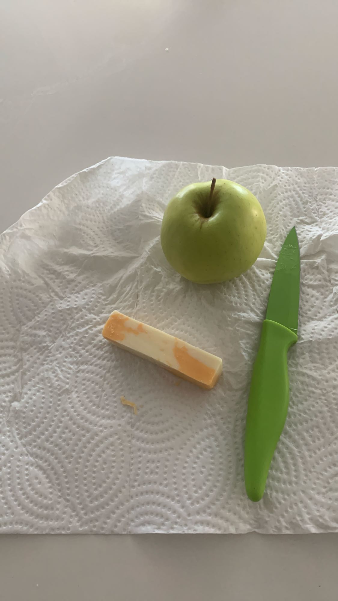 Pomme et bâtonnet de fromage