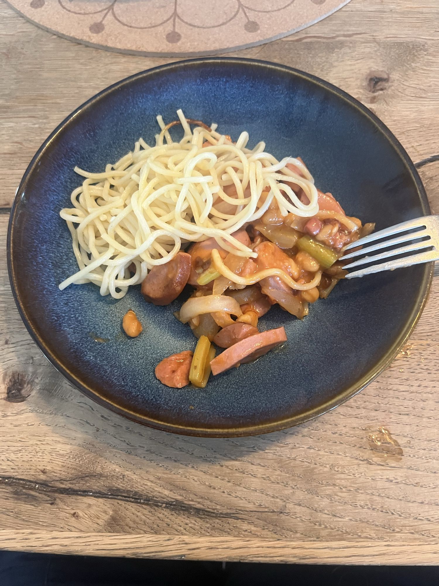 Pasta med korv och grönsaker