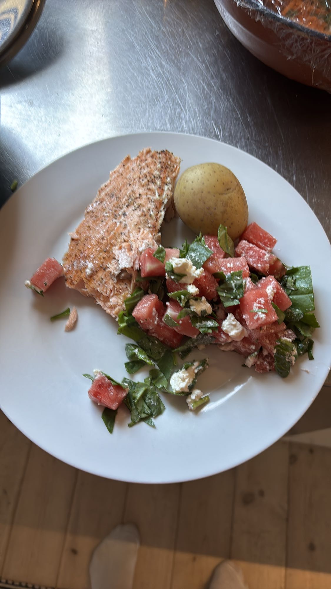 Lax med potatis och sallad