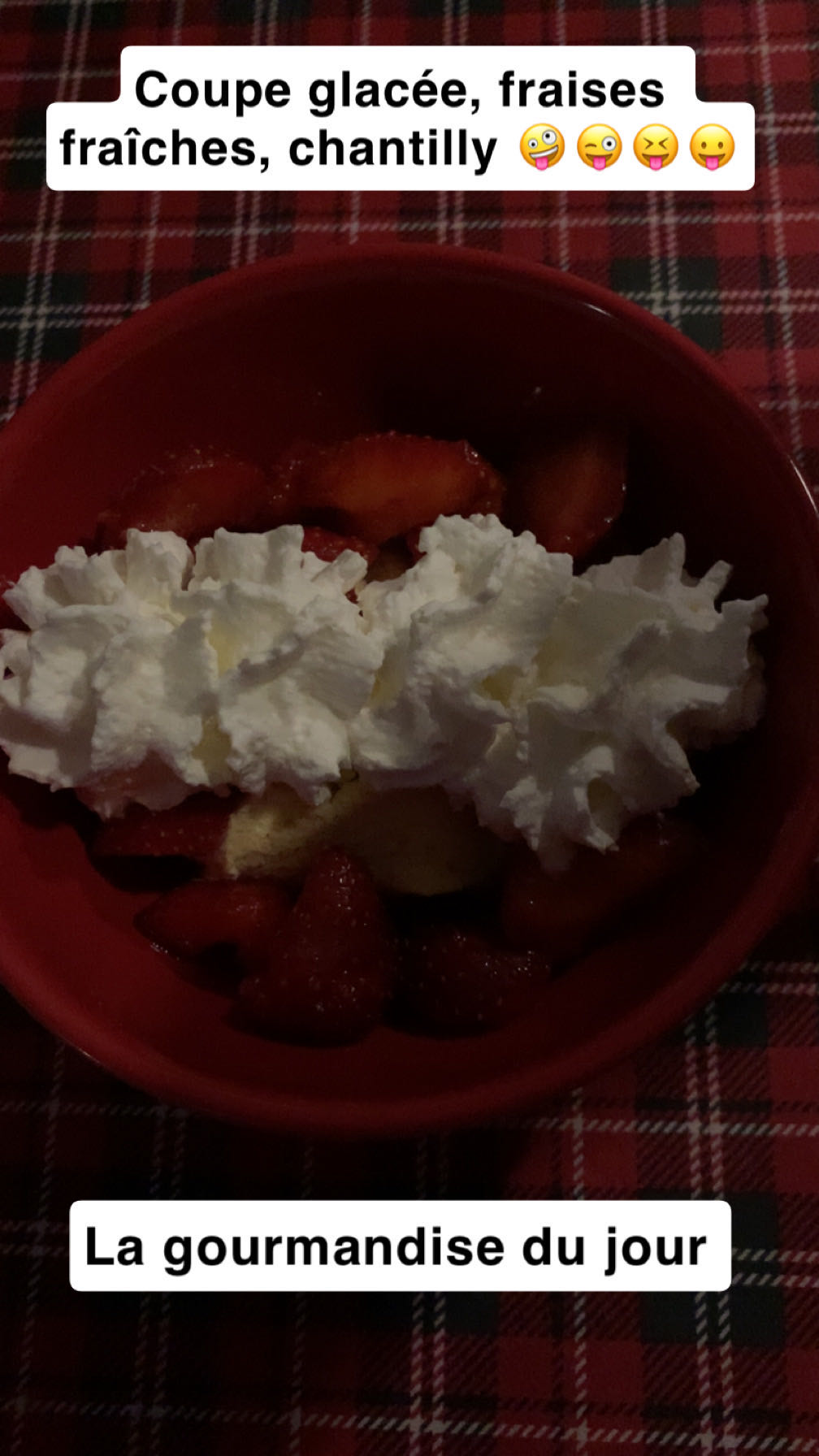 Coupe glacée fraises chantilly