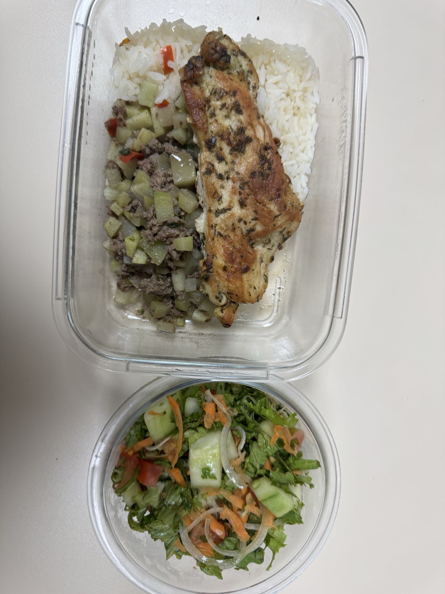 Pollo con arroz y ensalada