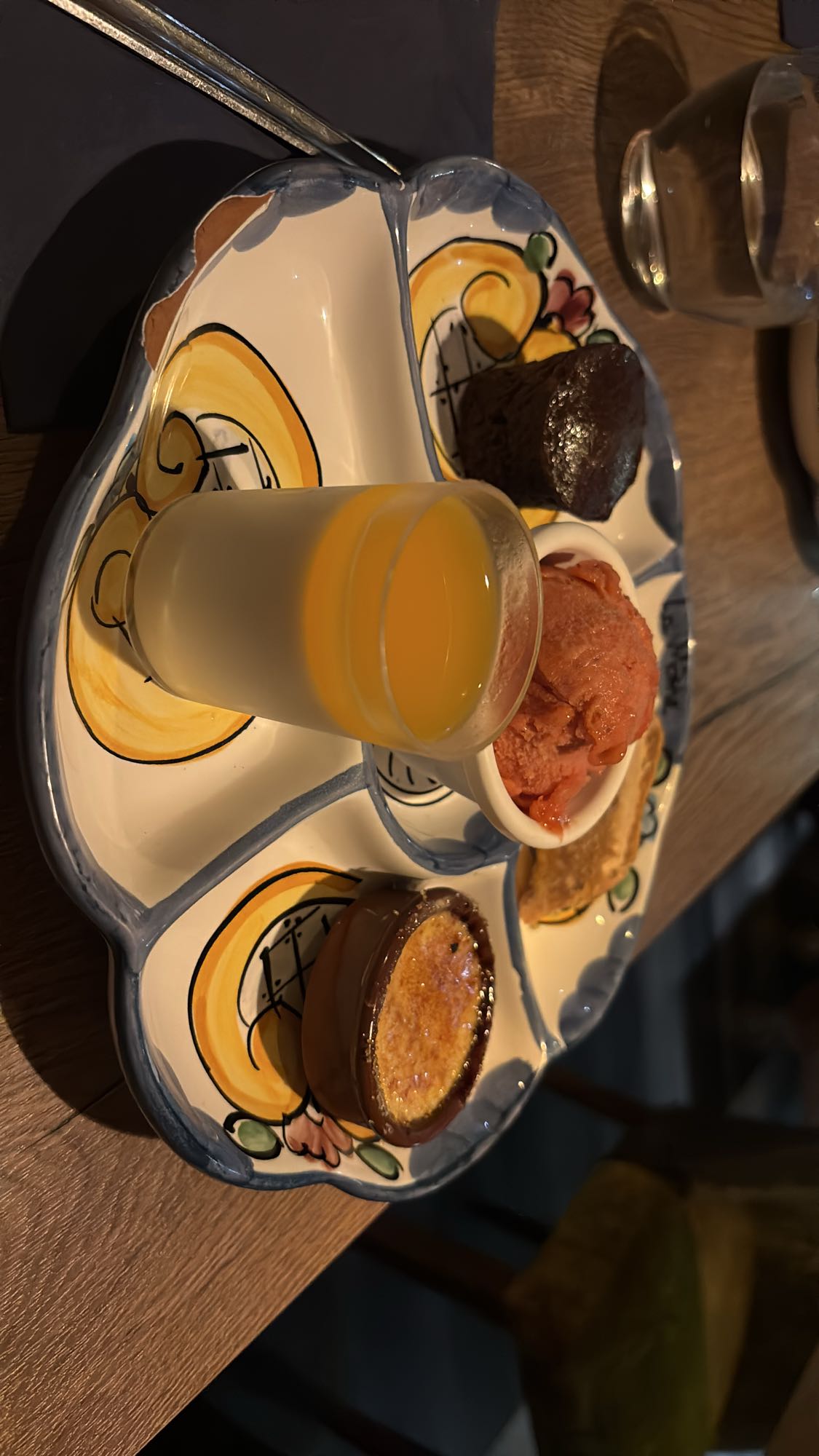 Assiette de desserts variés