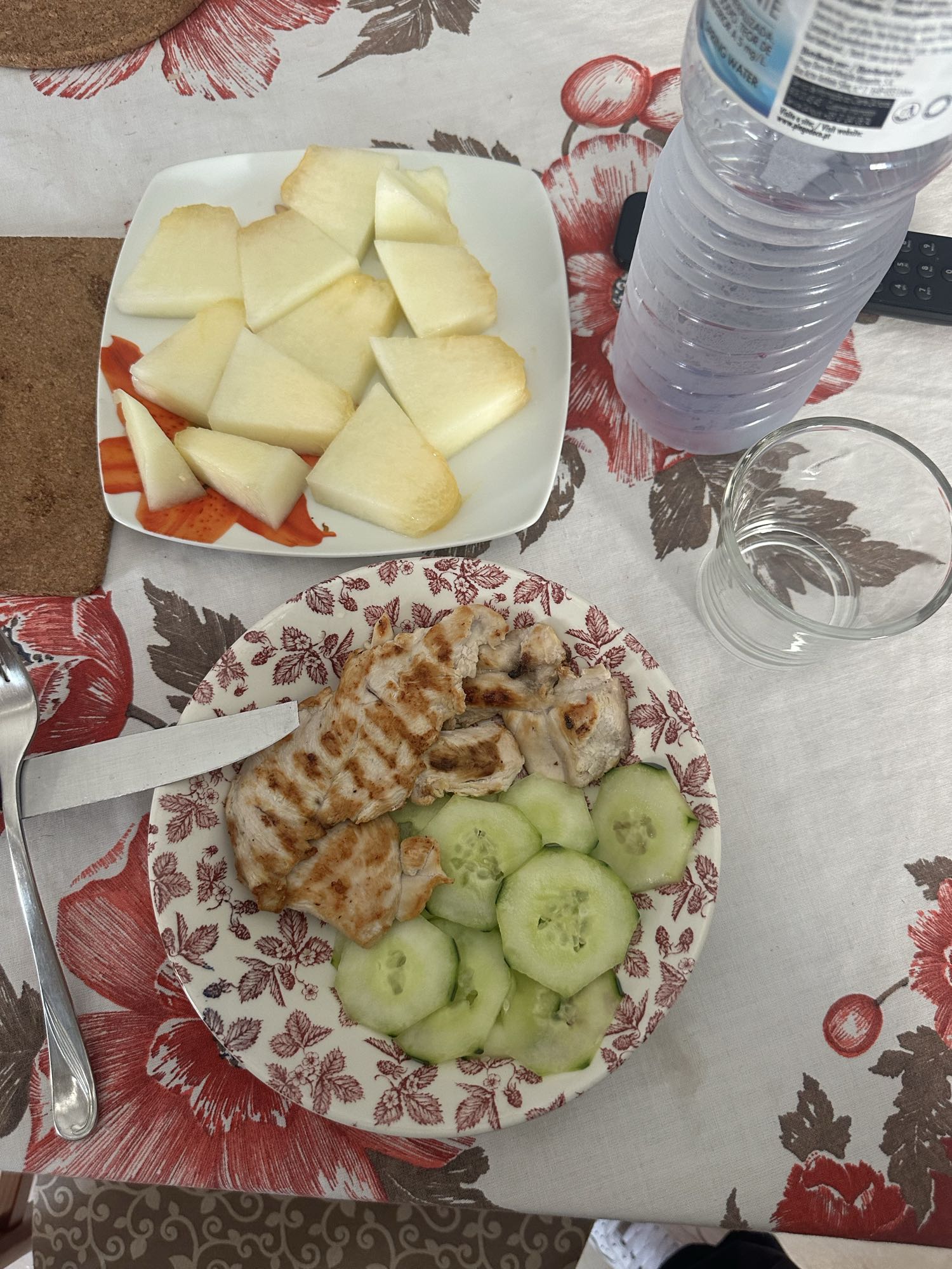 Frango, pepino e melão