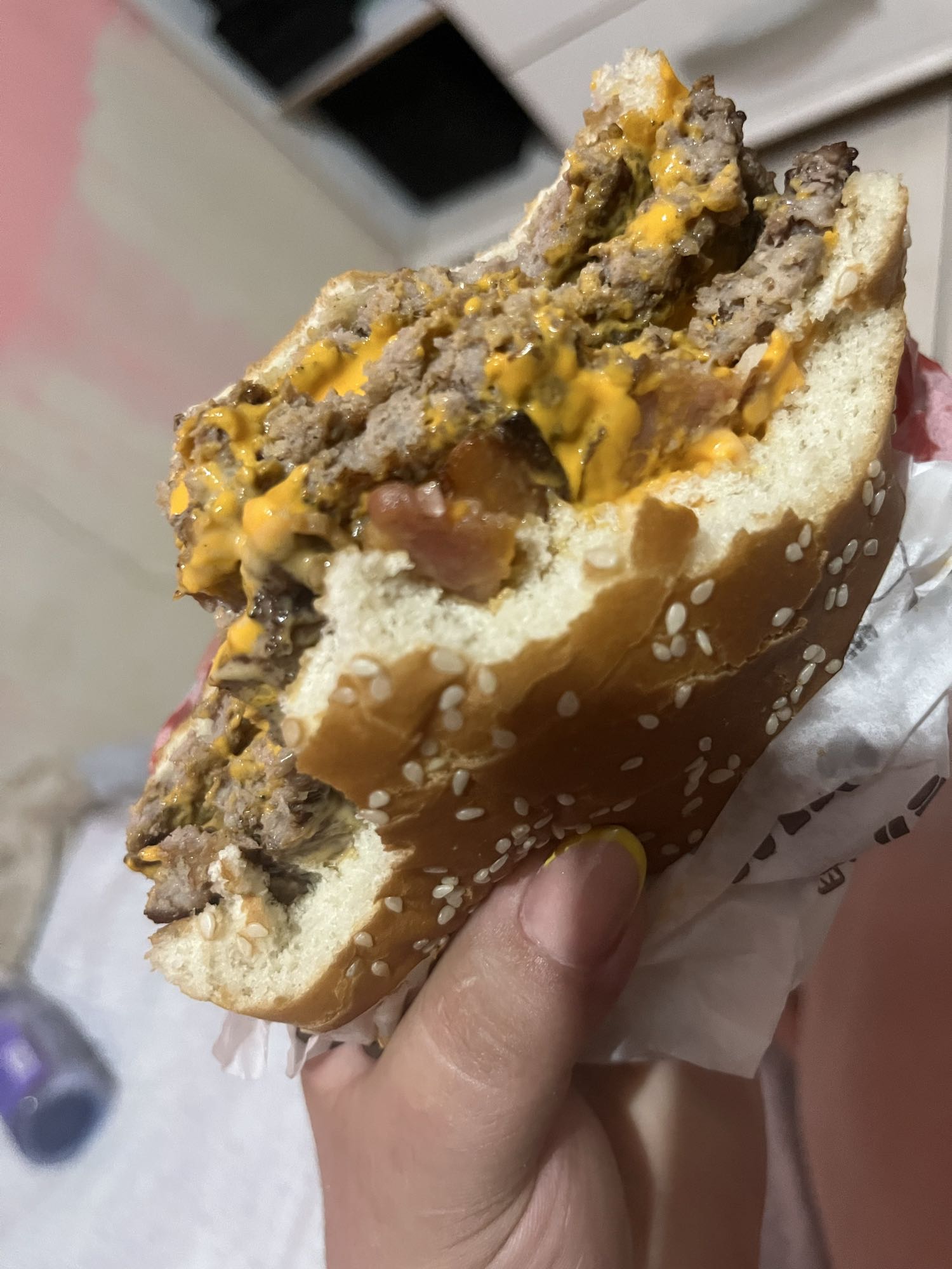 Hambúrguer duplo com queijo