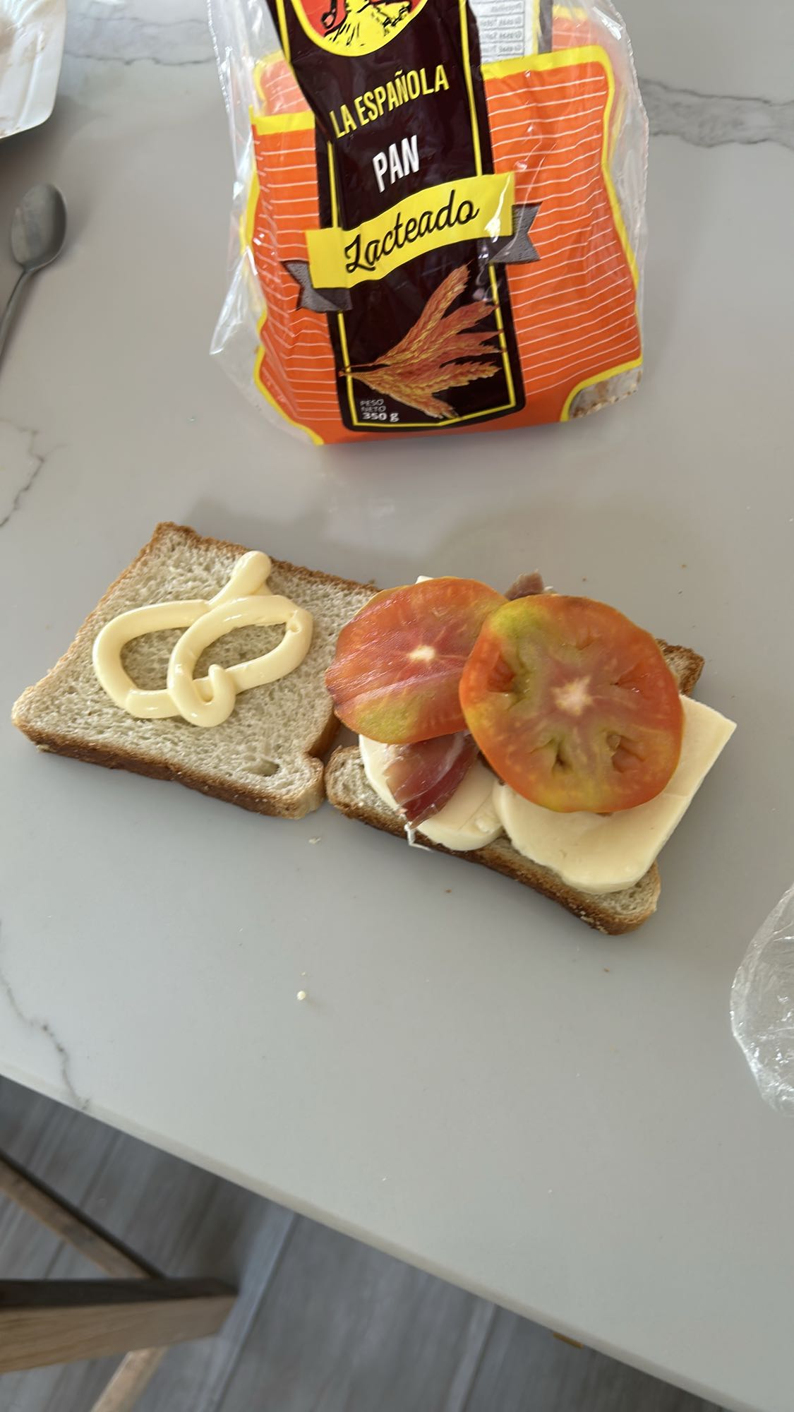 Sándwich con jamón y queso