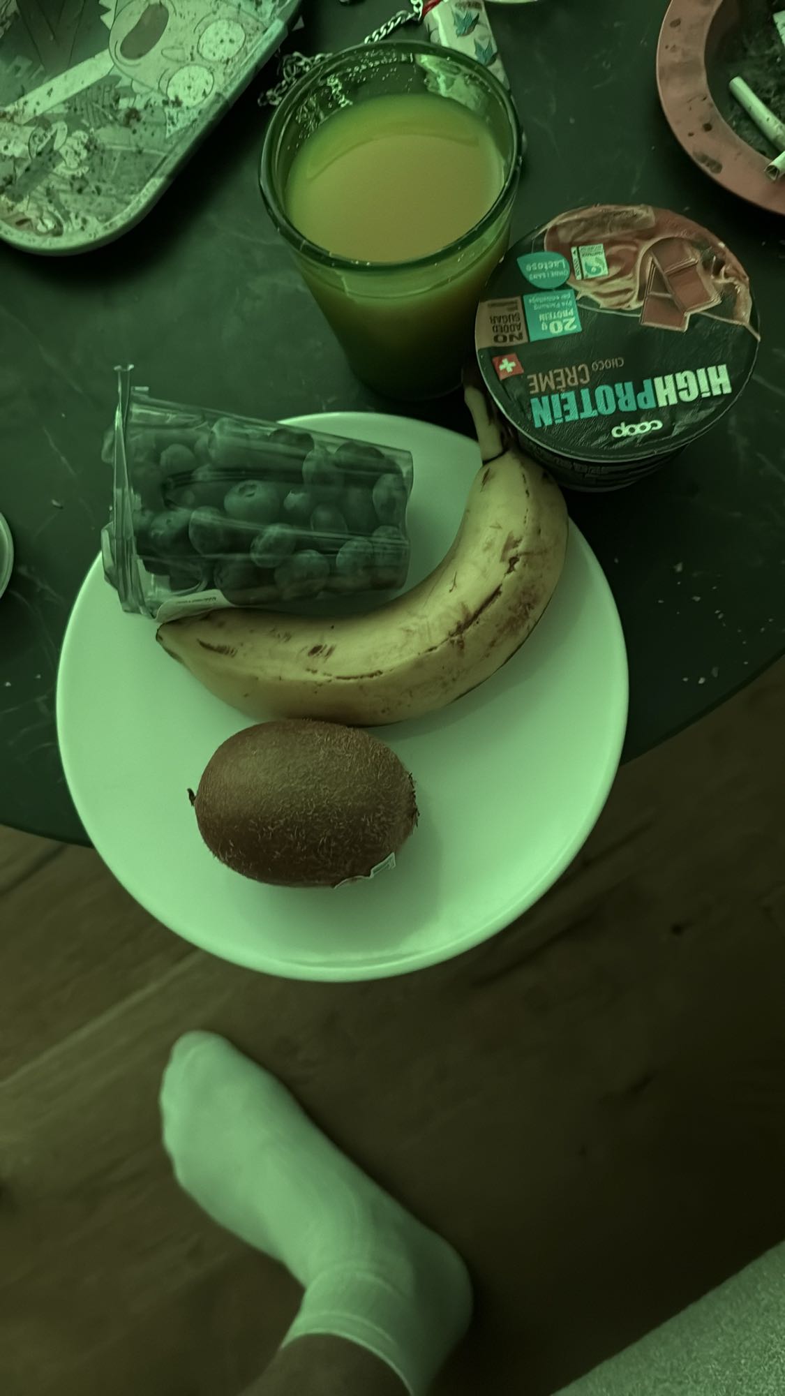 Frühstück mit Obst & Joghurt