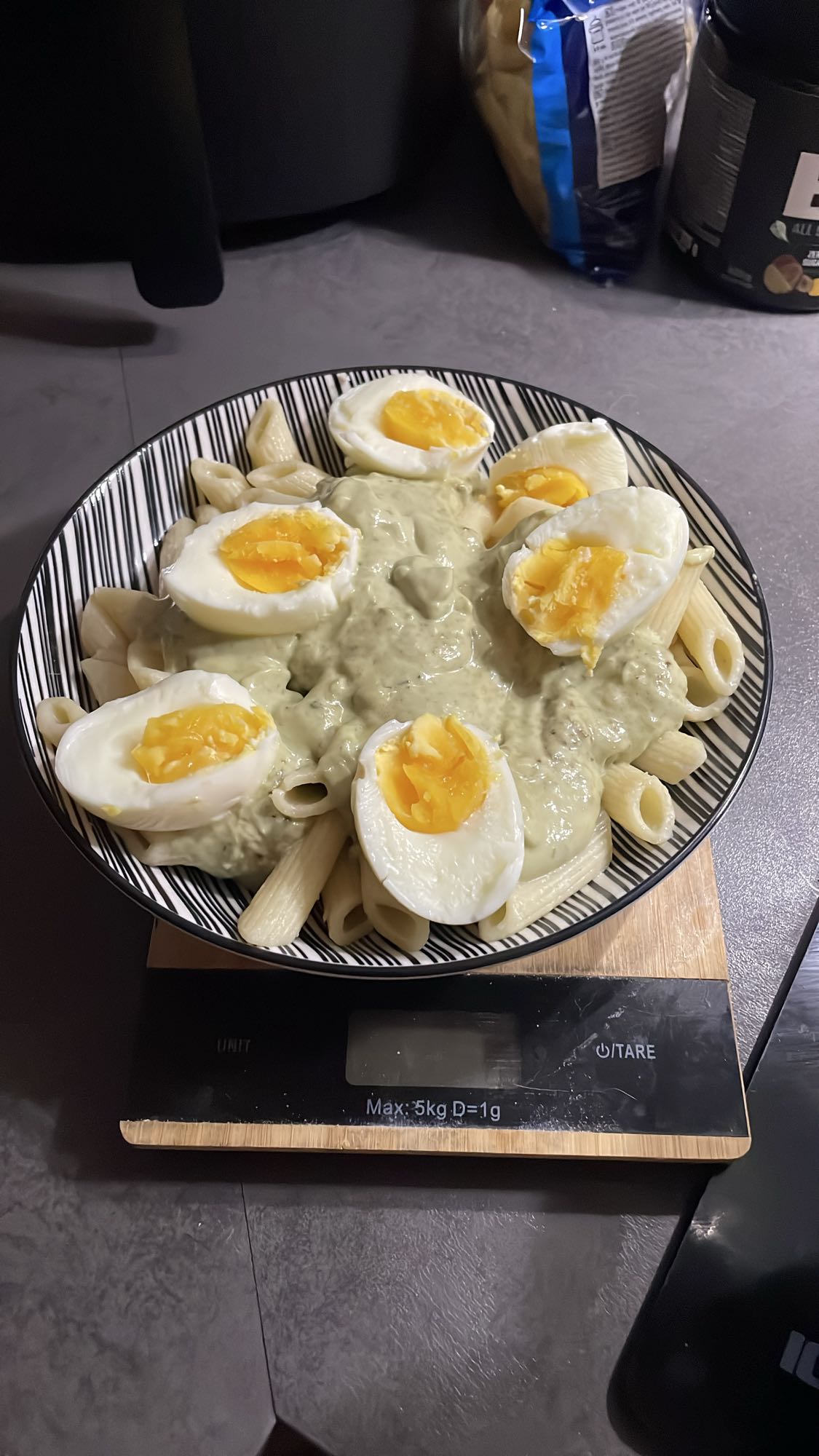 Pâtes aux œufs et sauce