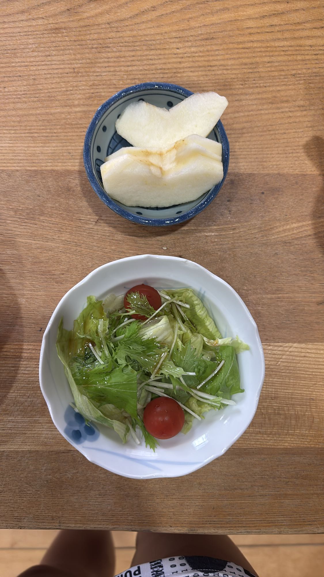 サラダとりんご
