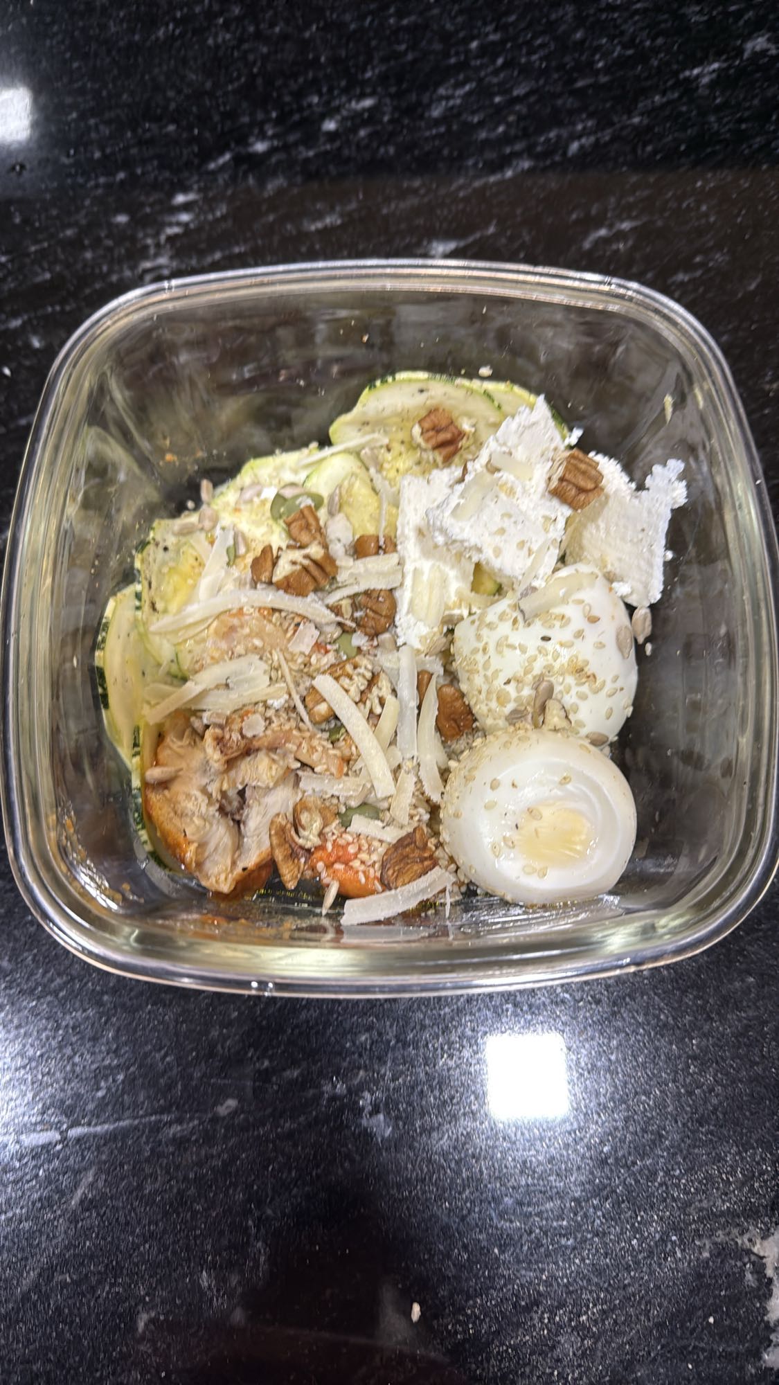 Salada de frango e ovos