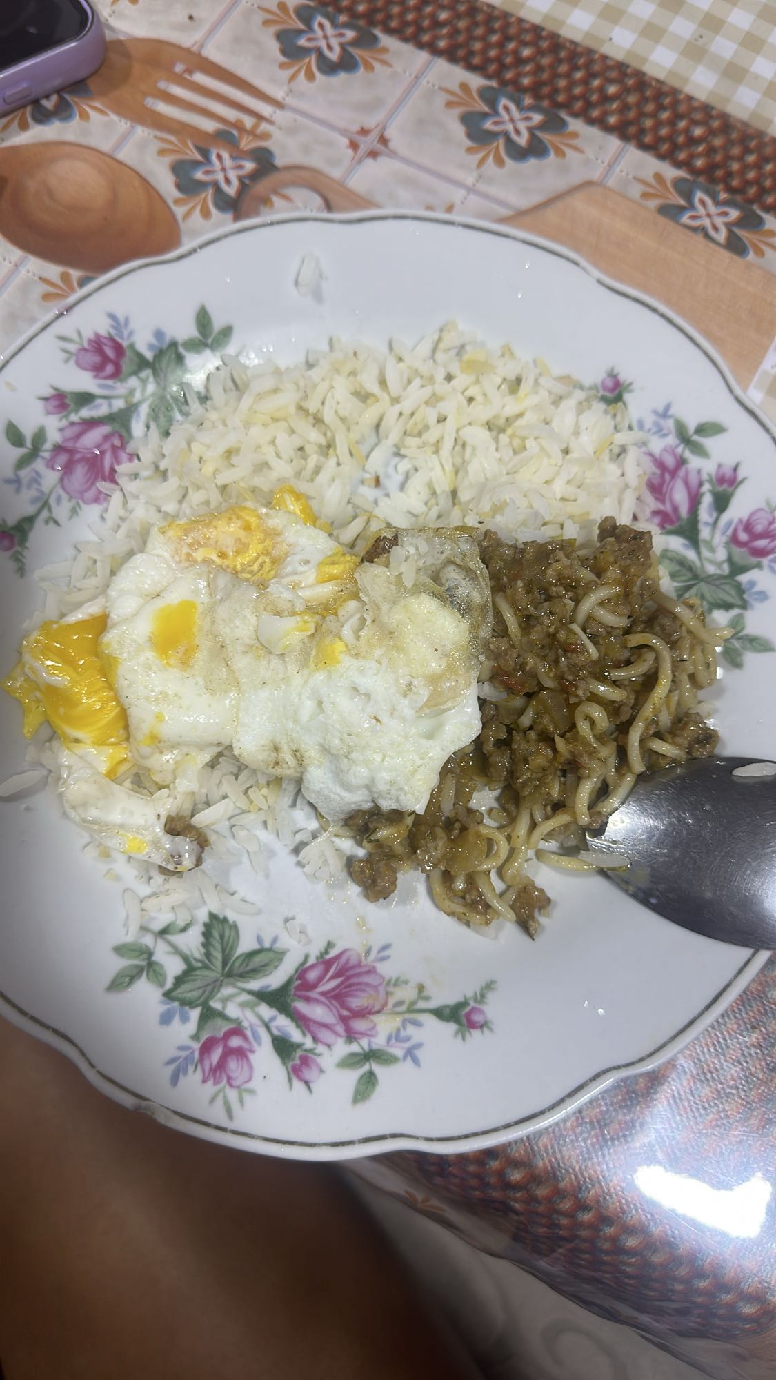 arroz, huevo y carne molida