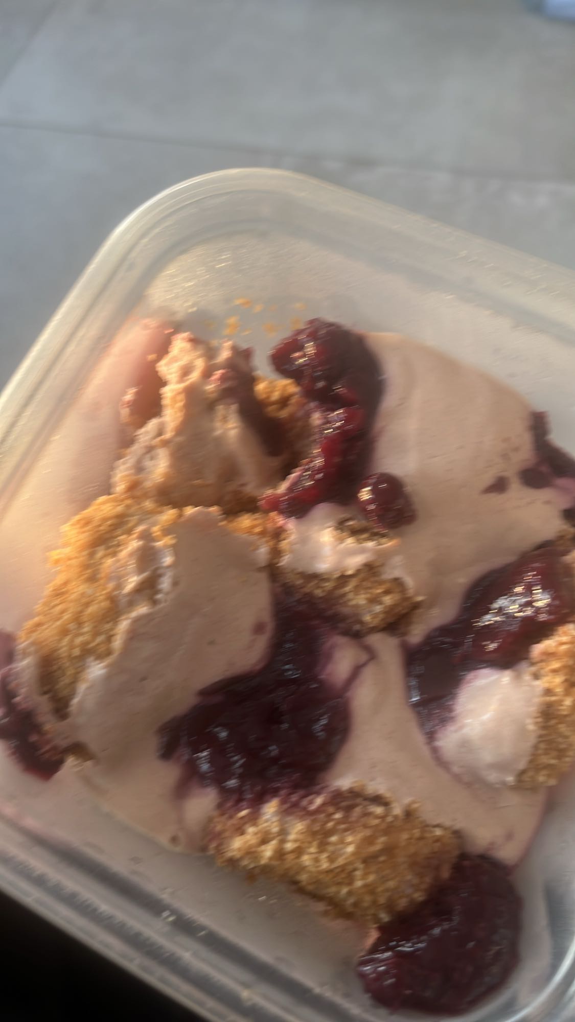 Desert cu iaurt și fructe