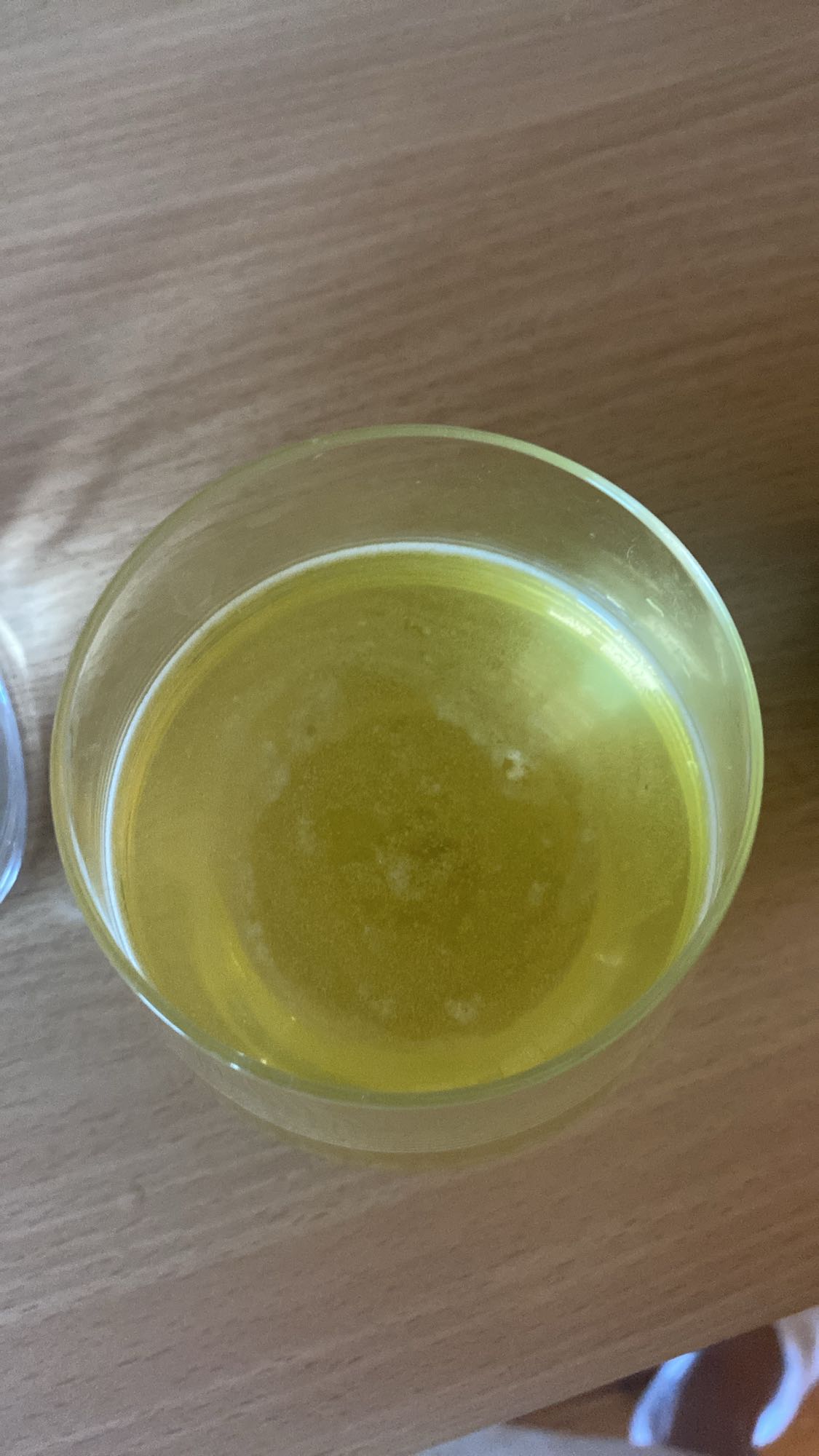 oliwa z oliwek w szklance