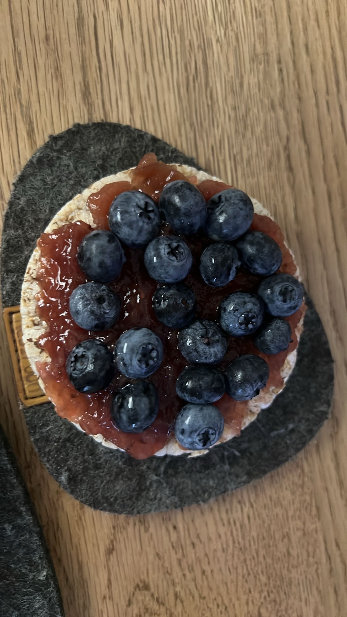 Arroz con mermelada y arándanos