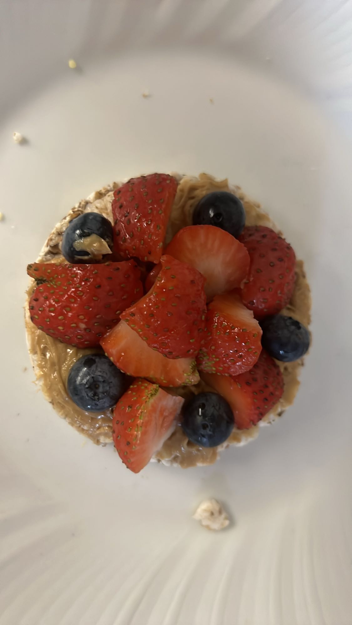 Arroz con mantequilla de maní y frutas