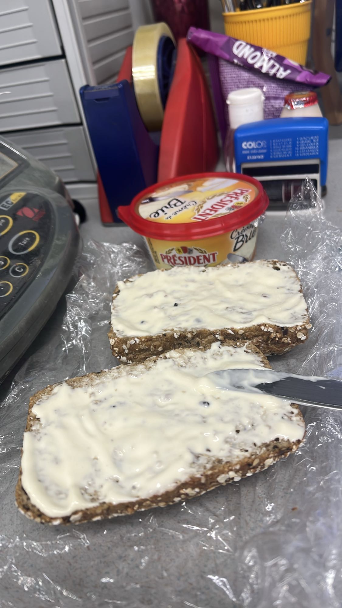 Volkorenbrood met roomkaas