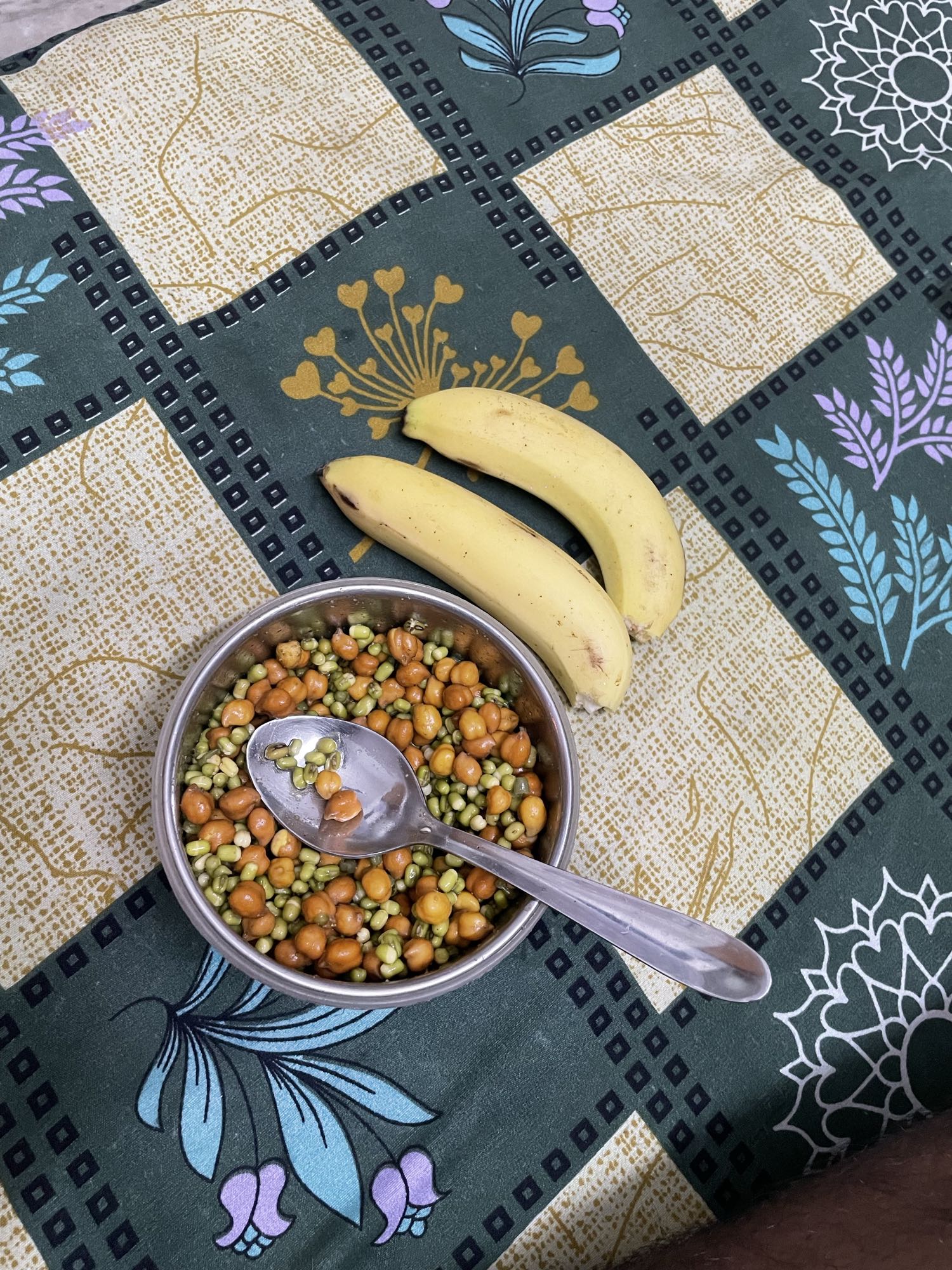 Sprouts with Bananas