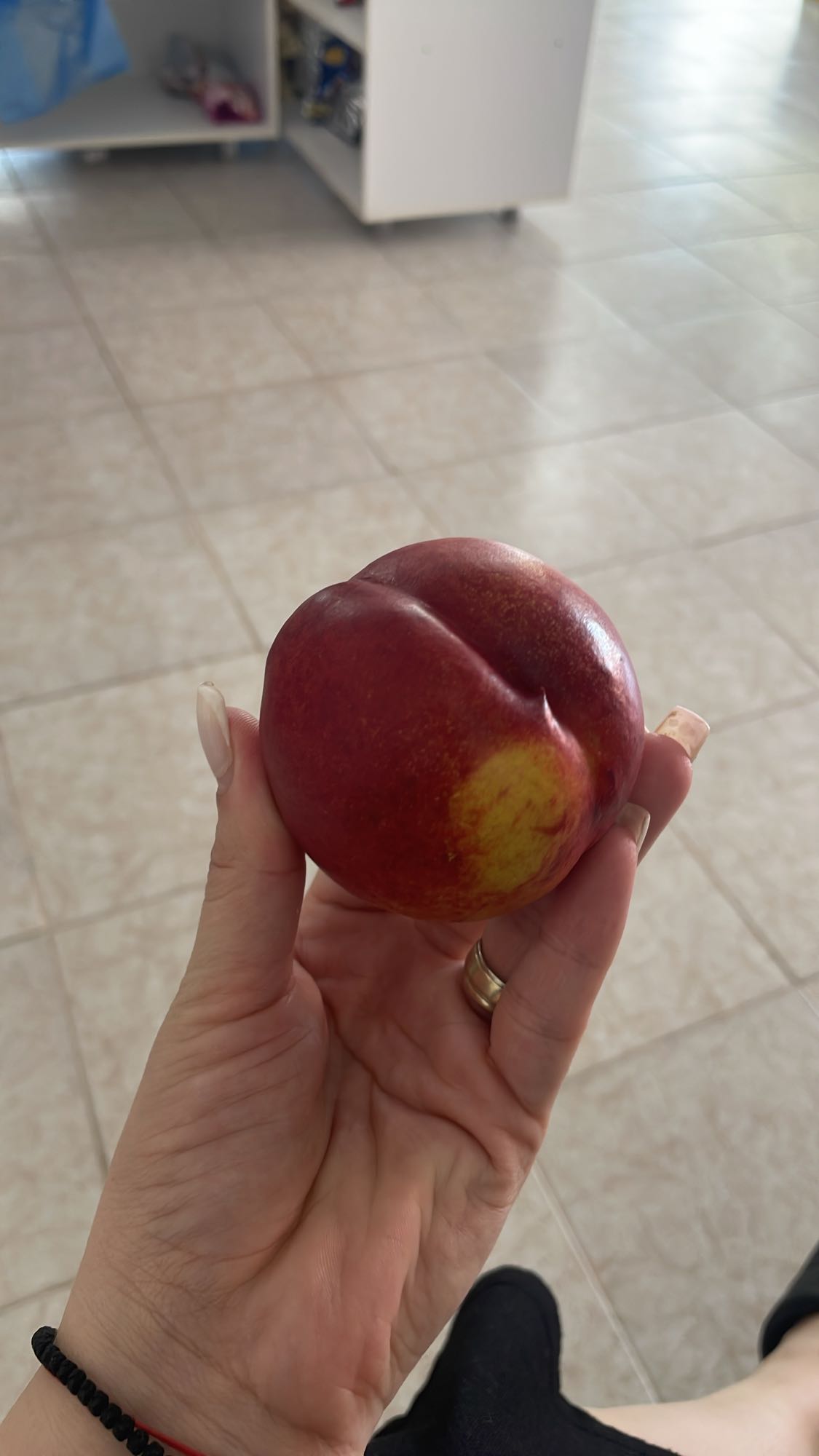 Nectarina proaspătă