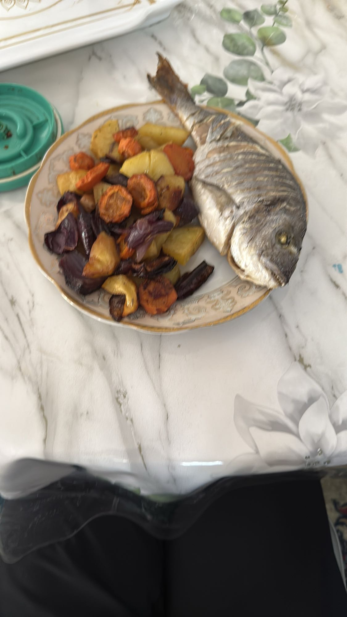 Запечённая рыба с овощами