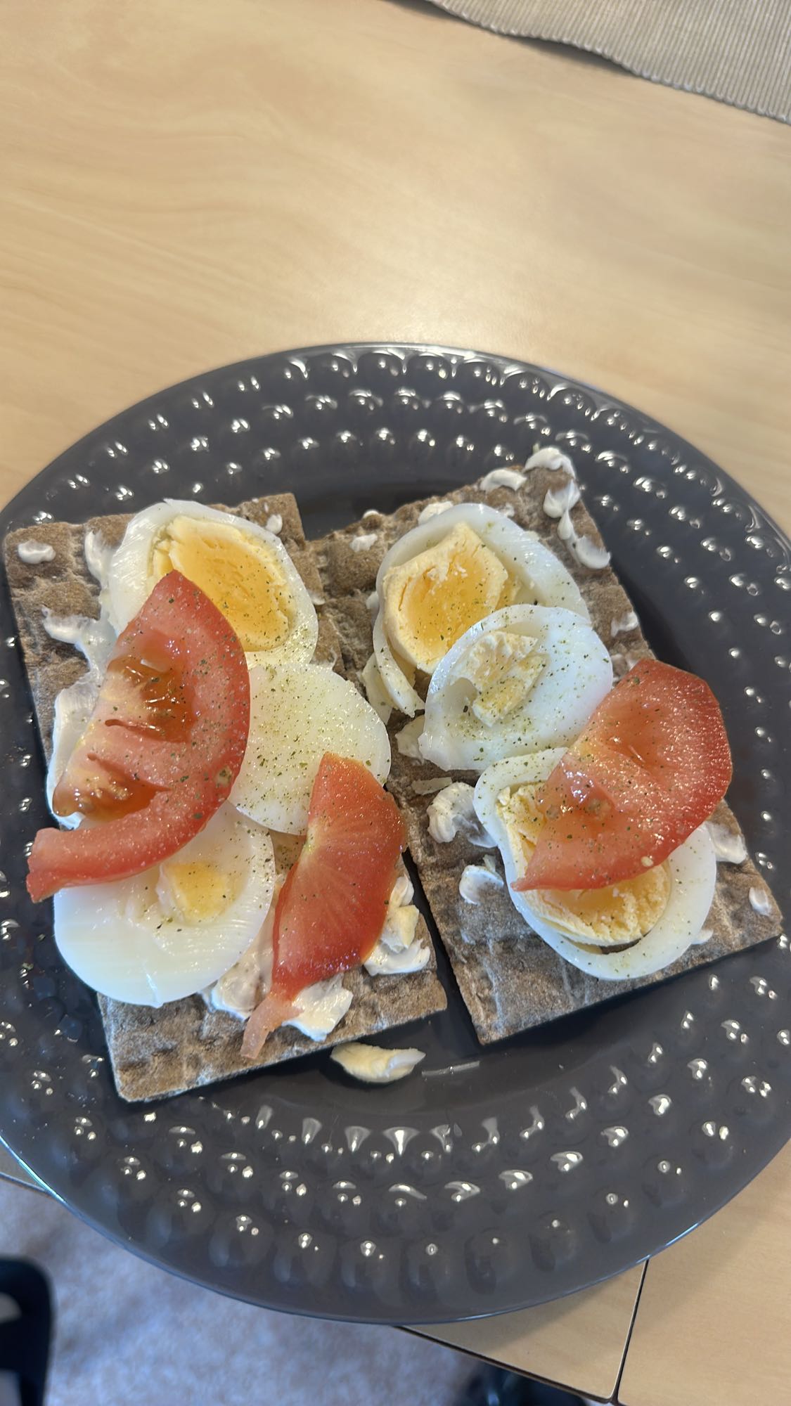 Knäckebröd med ägg