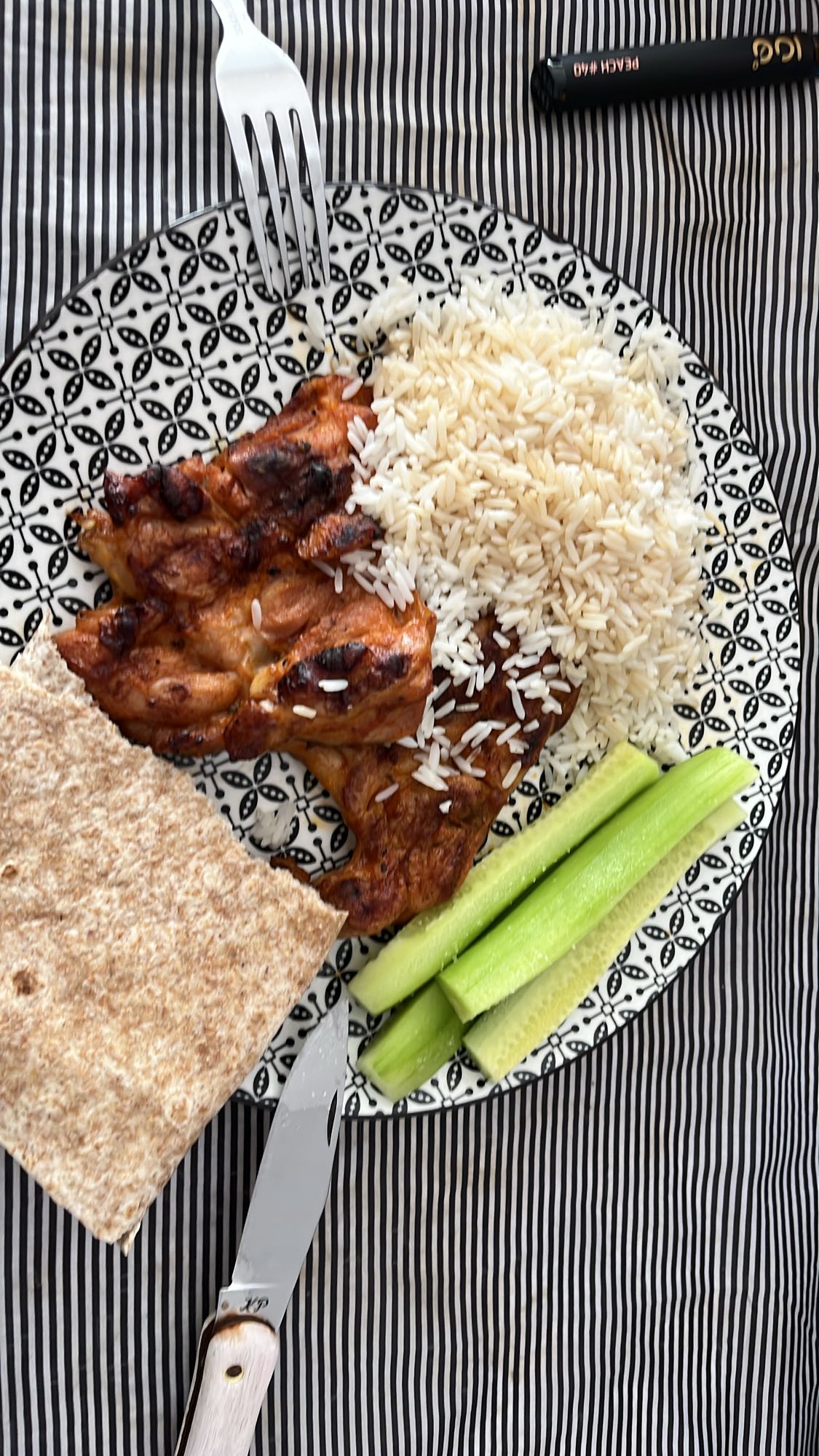 Пилешко с ориз и краставица